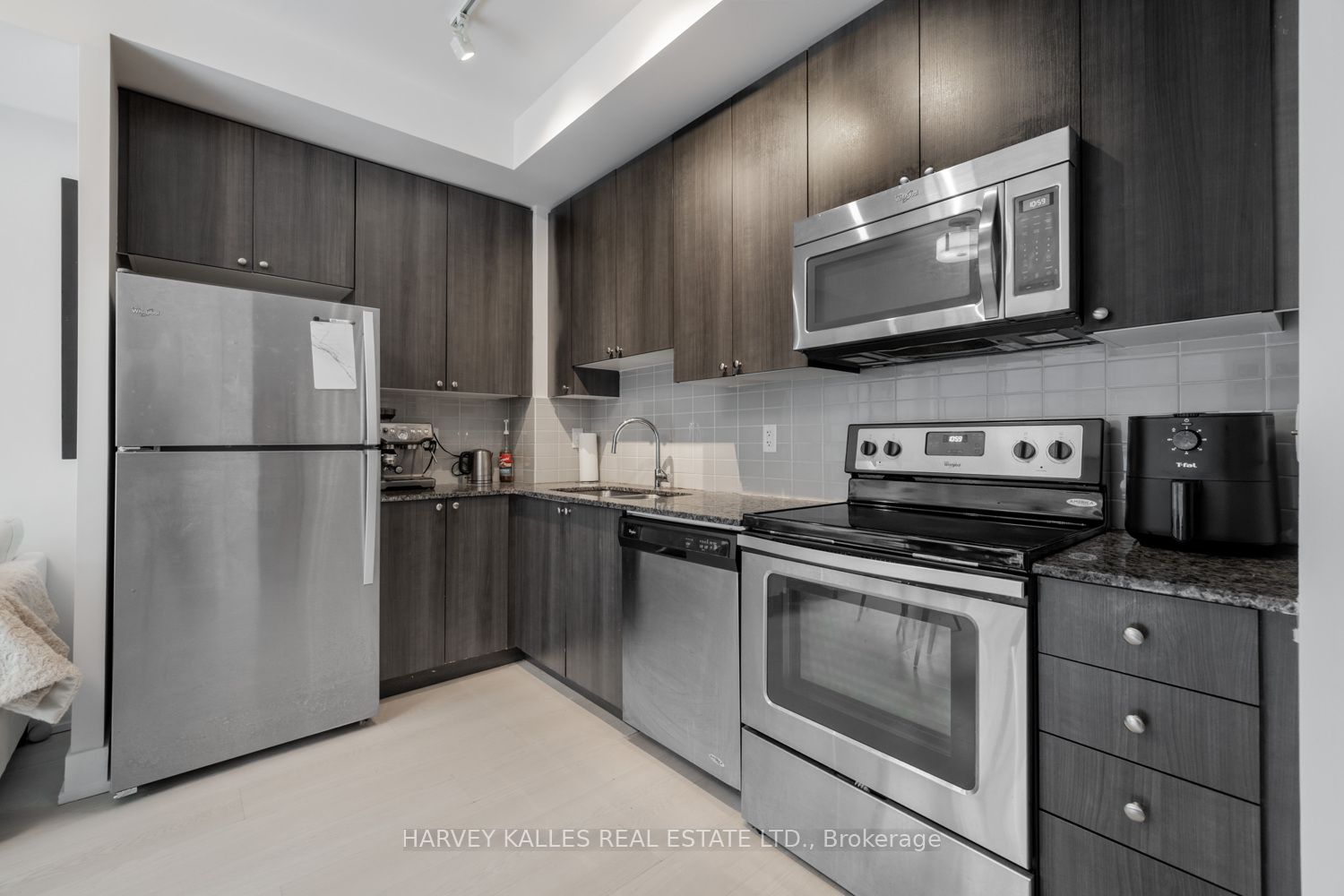 68 Merton Street 202 Property Photo 4