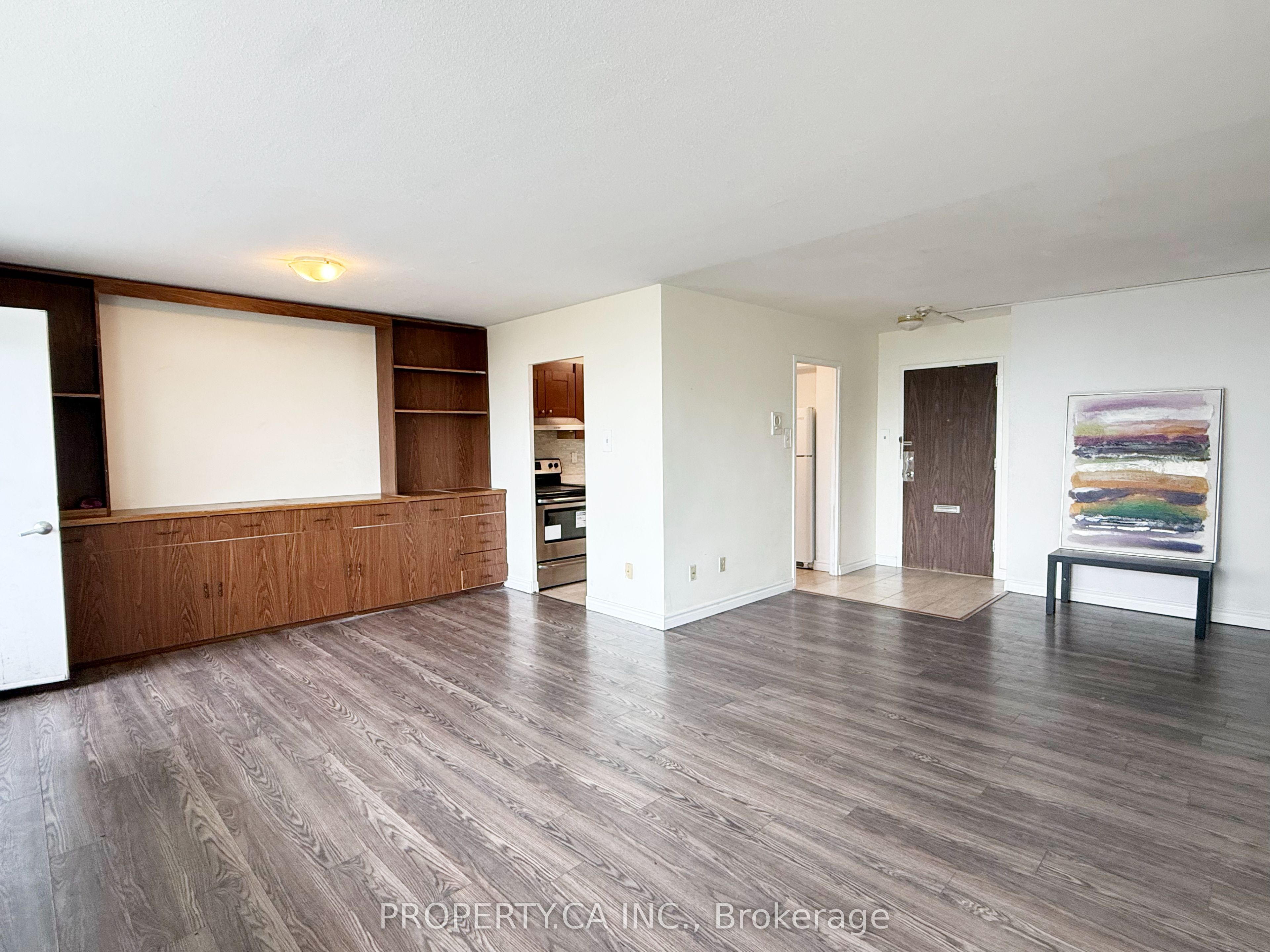 10 Parkway Forest Drive 411 Property Photo 2