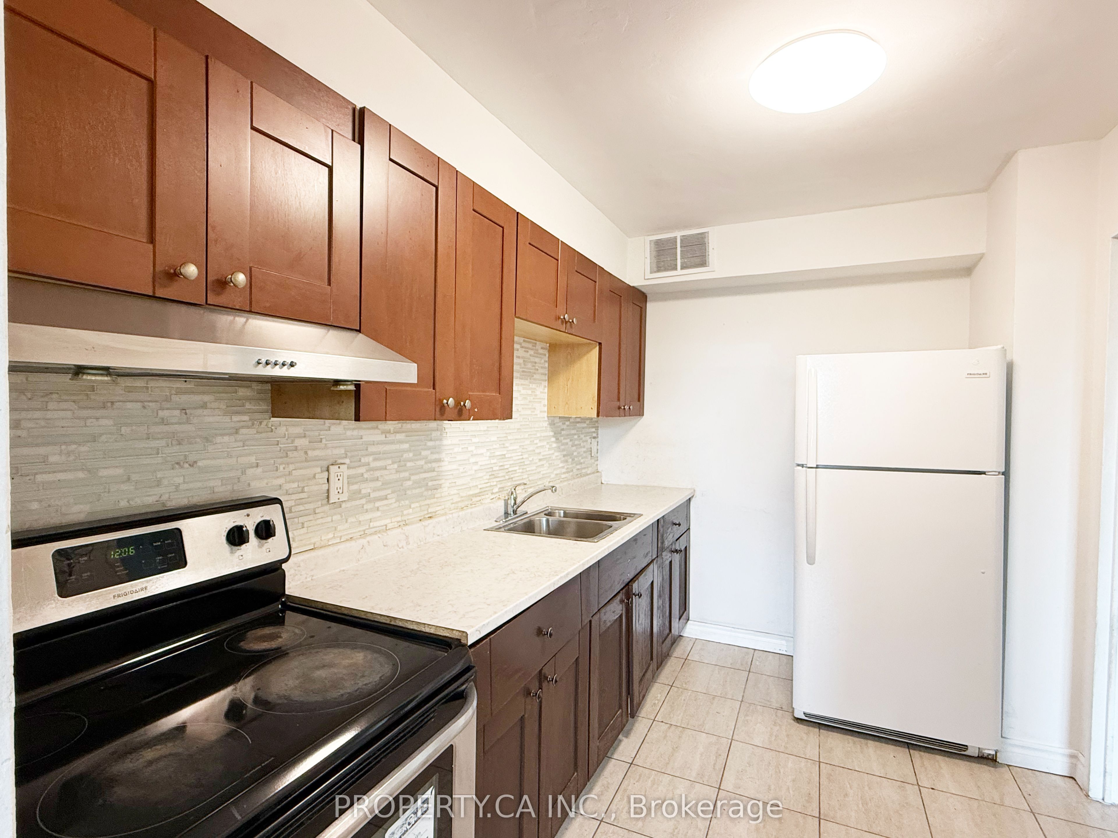 10 Parkway Forest Drive 411 Property Photo 4