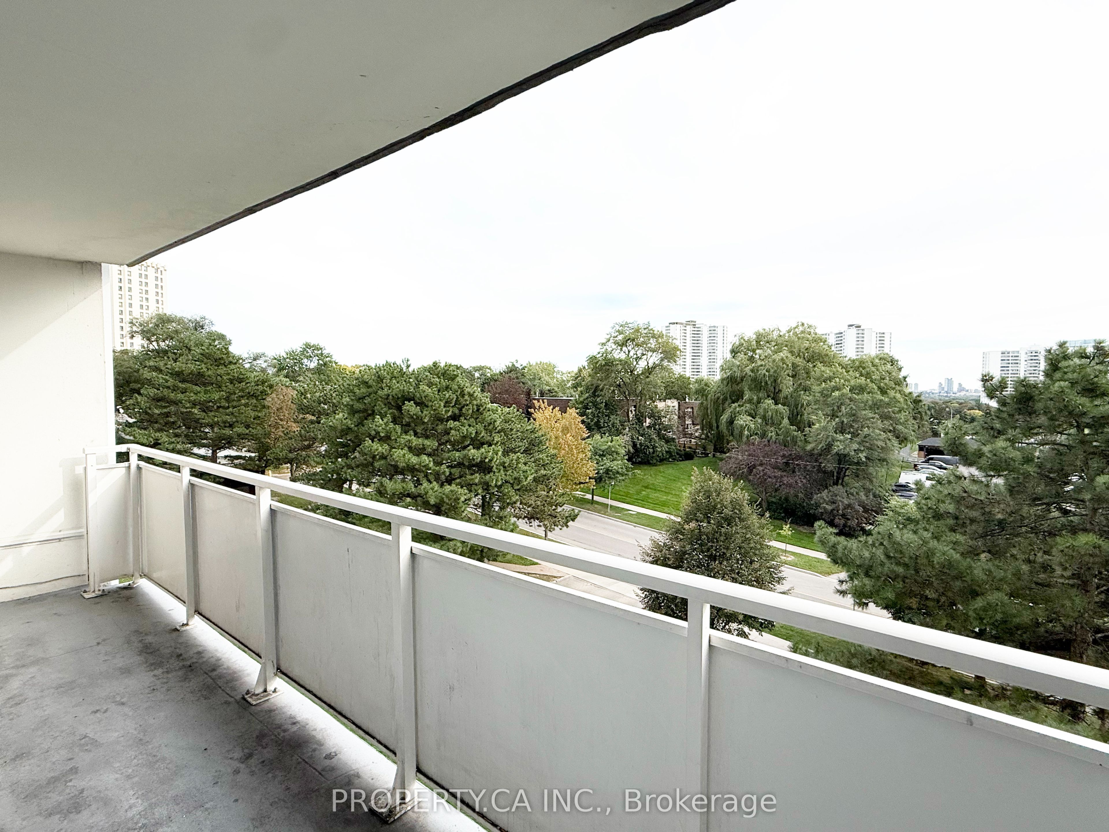 10 Parkway Forest Drive 411 Property Photo 14