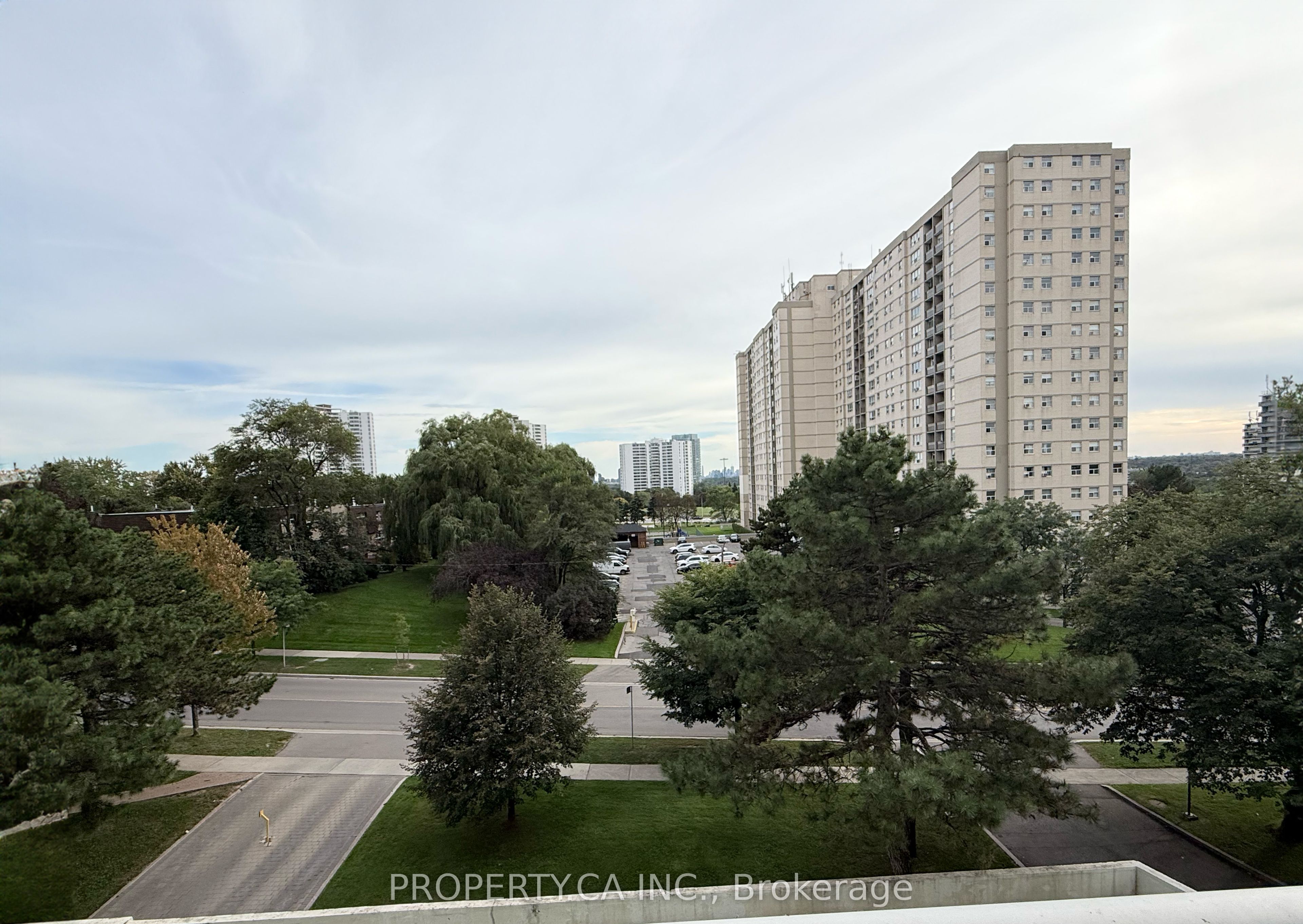 10 Parkway Forest Drive 411 Property Photo 15