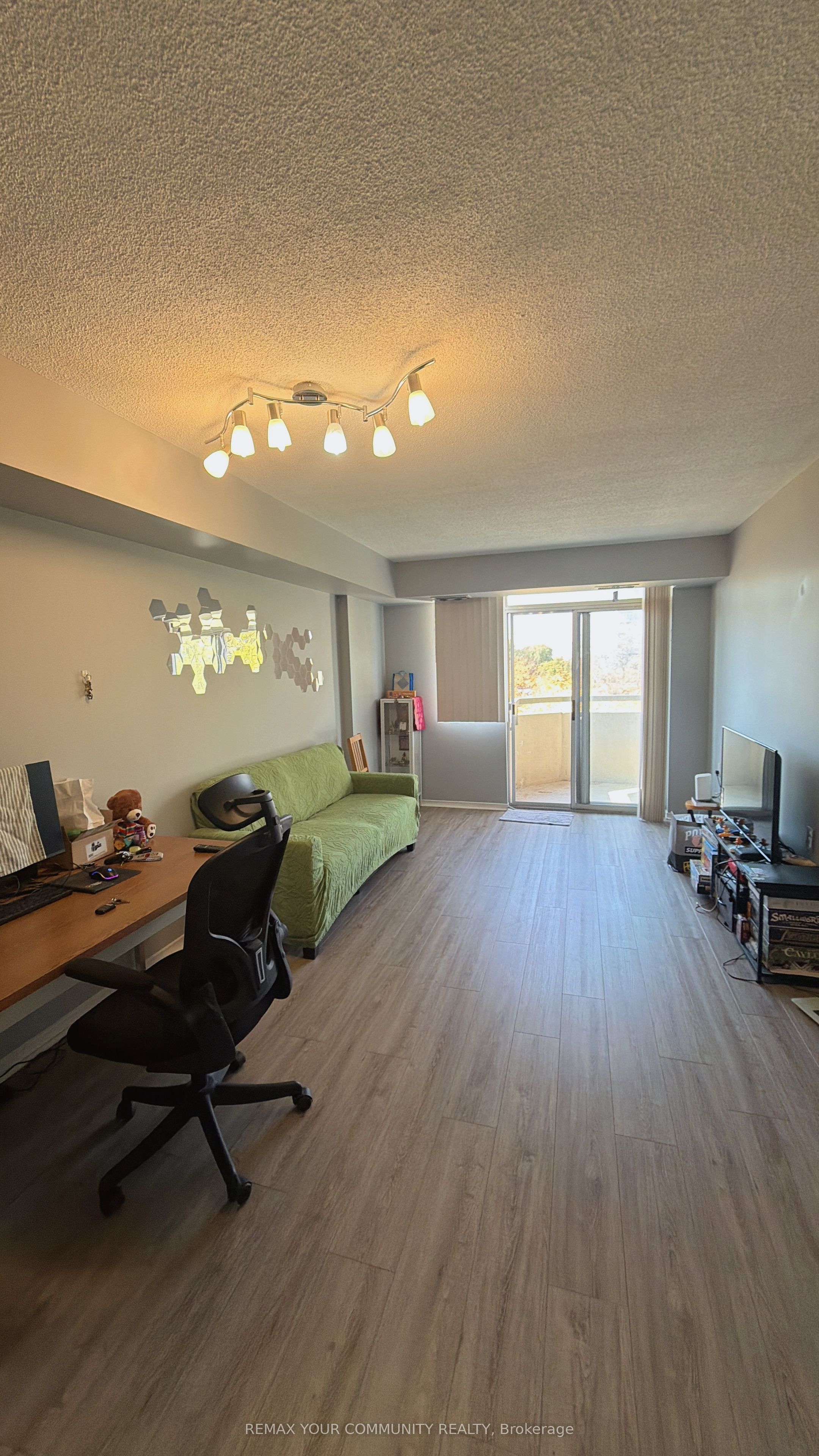 555 Wilson Heights Boulevard 305 Property Photo 4
