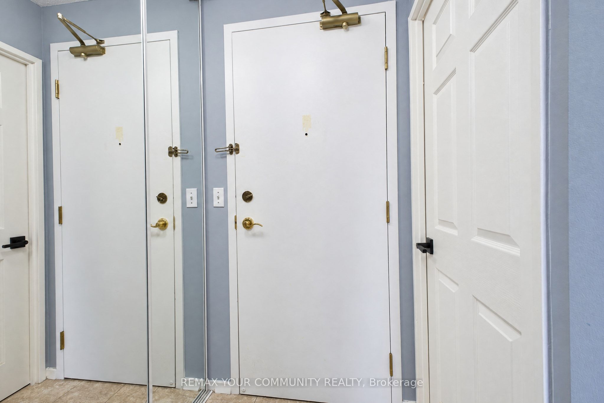 555 Wilson Heights Boulevard 305 Property Photo 10