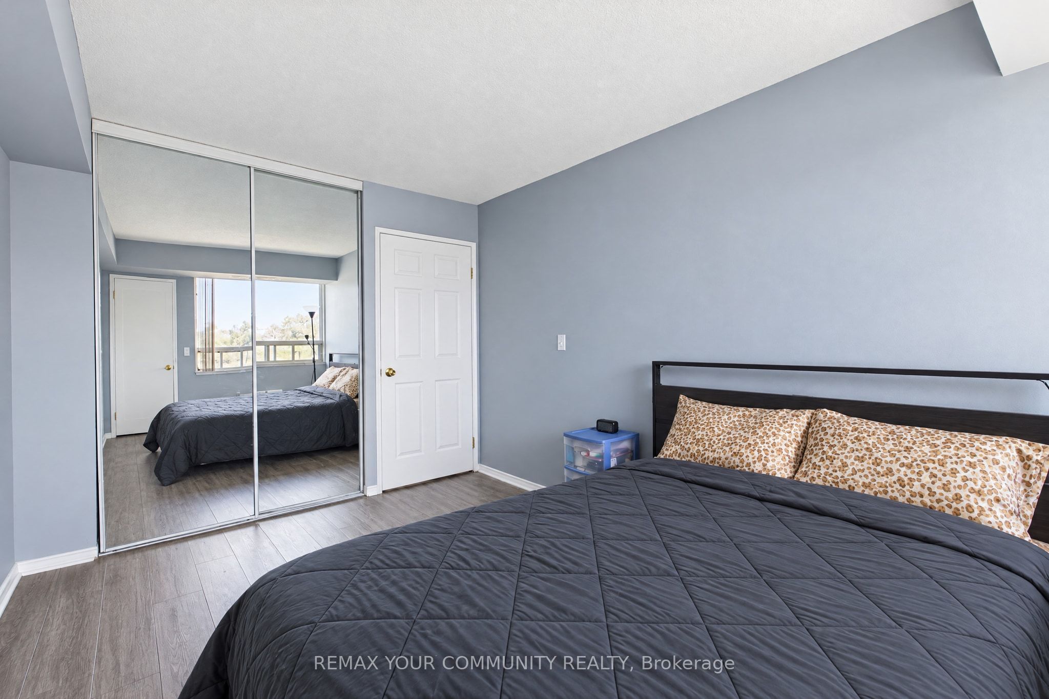 555 Wilson Heights Boulevard 305 Property Photo 18