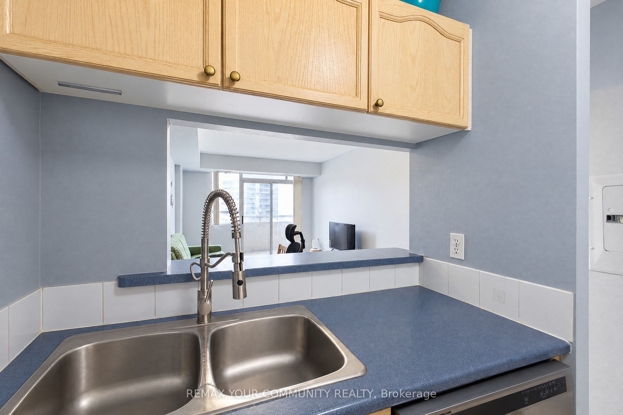 555 Wilson Heights Boulevard 305 Property Photo 23