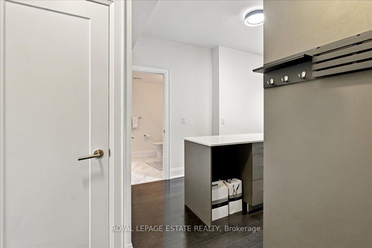 88 Cumberland Street 1201 Property Photo 2