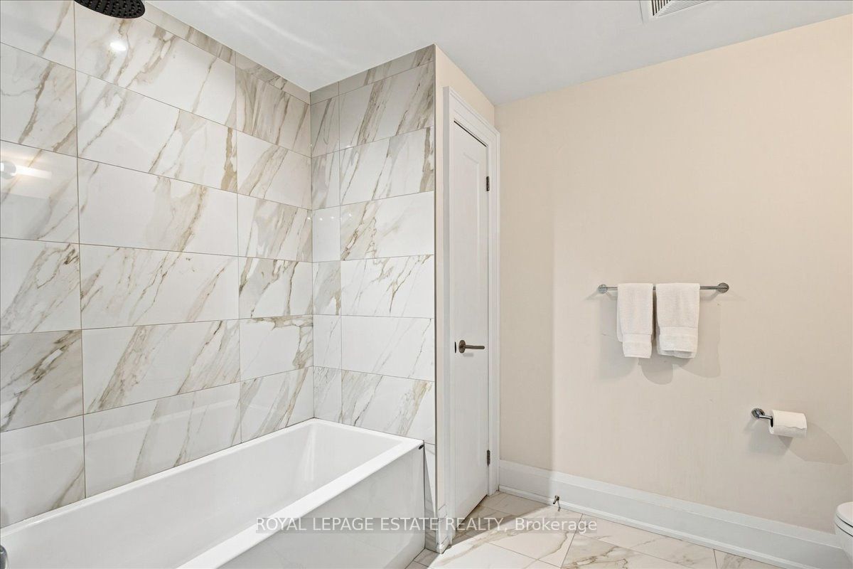 88 Cumberland Street 1201 Property Photo 4