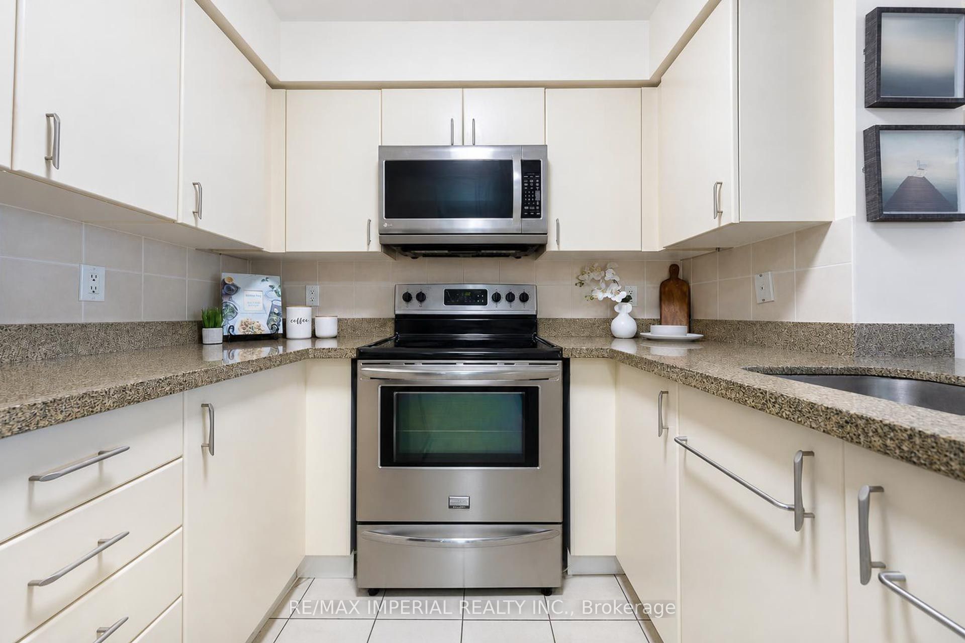 4968 Yonge Street 2903 Property Photo 5