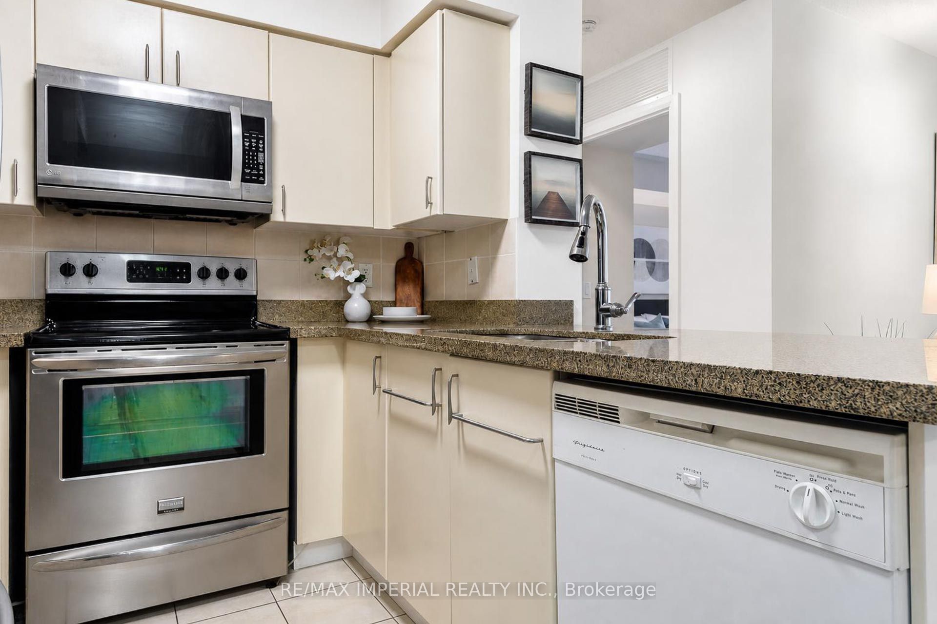 4968 Yonge Street 2903 Property Photo 7