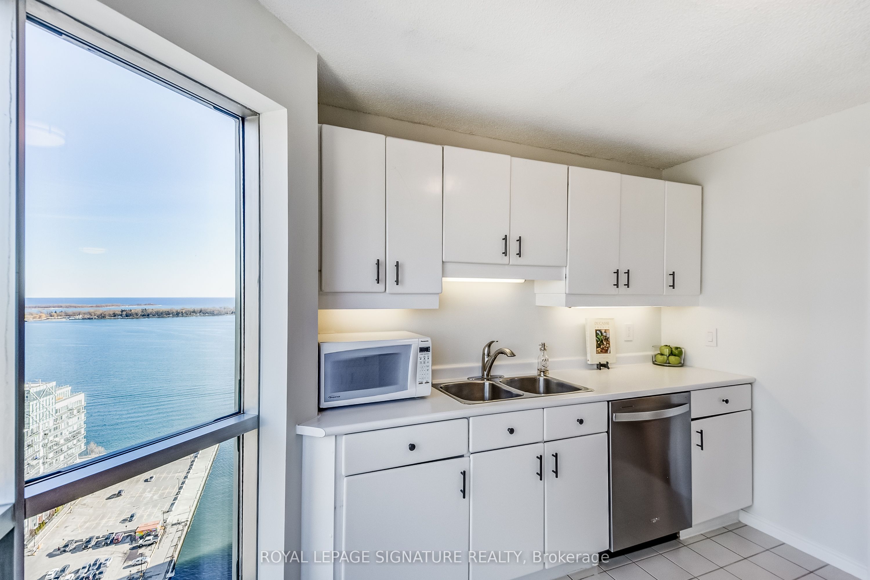 10 Yonge Street 3111 Property Photo 11