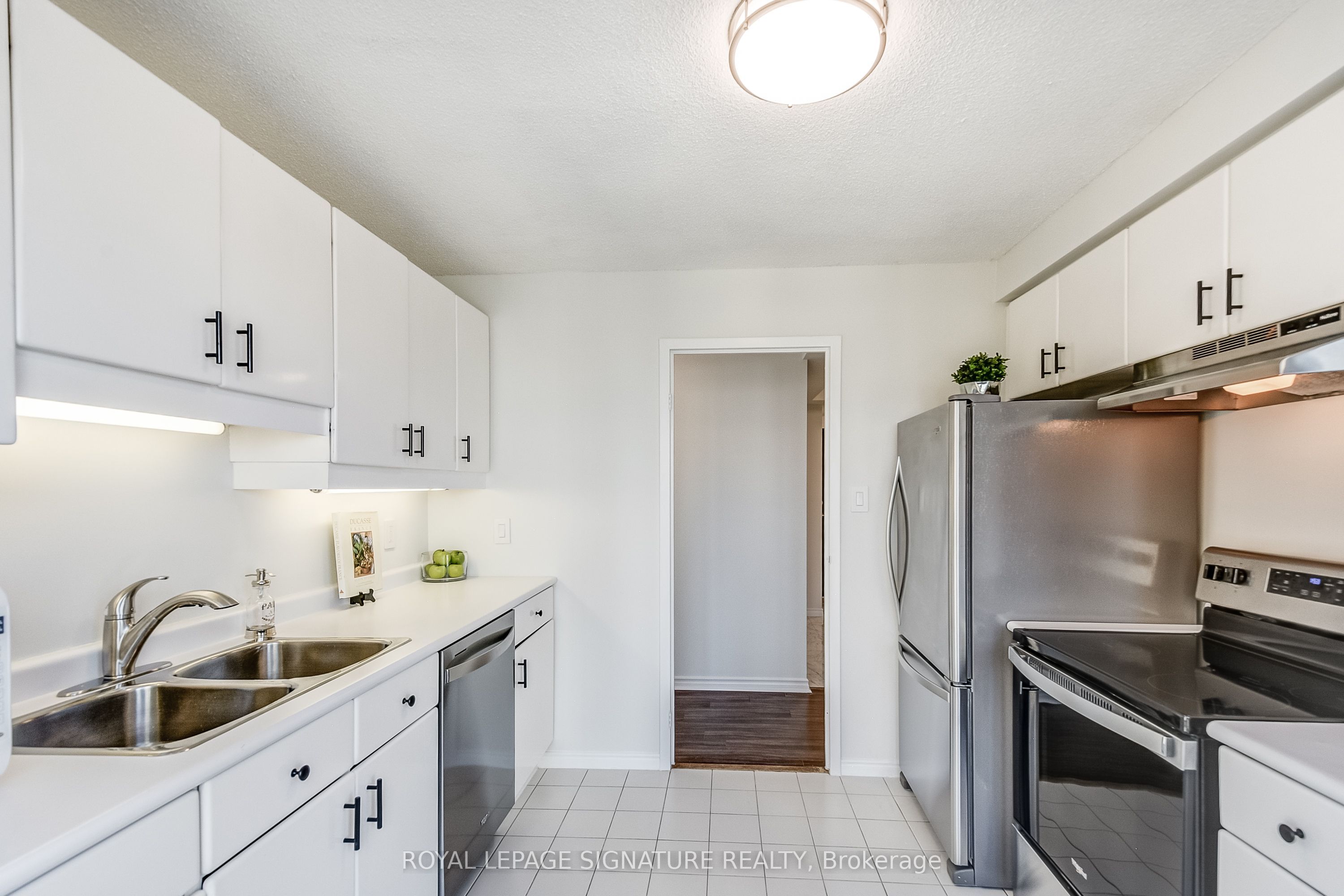 10 Yonge Street 3111 Property Photo 12