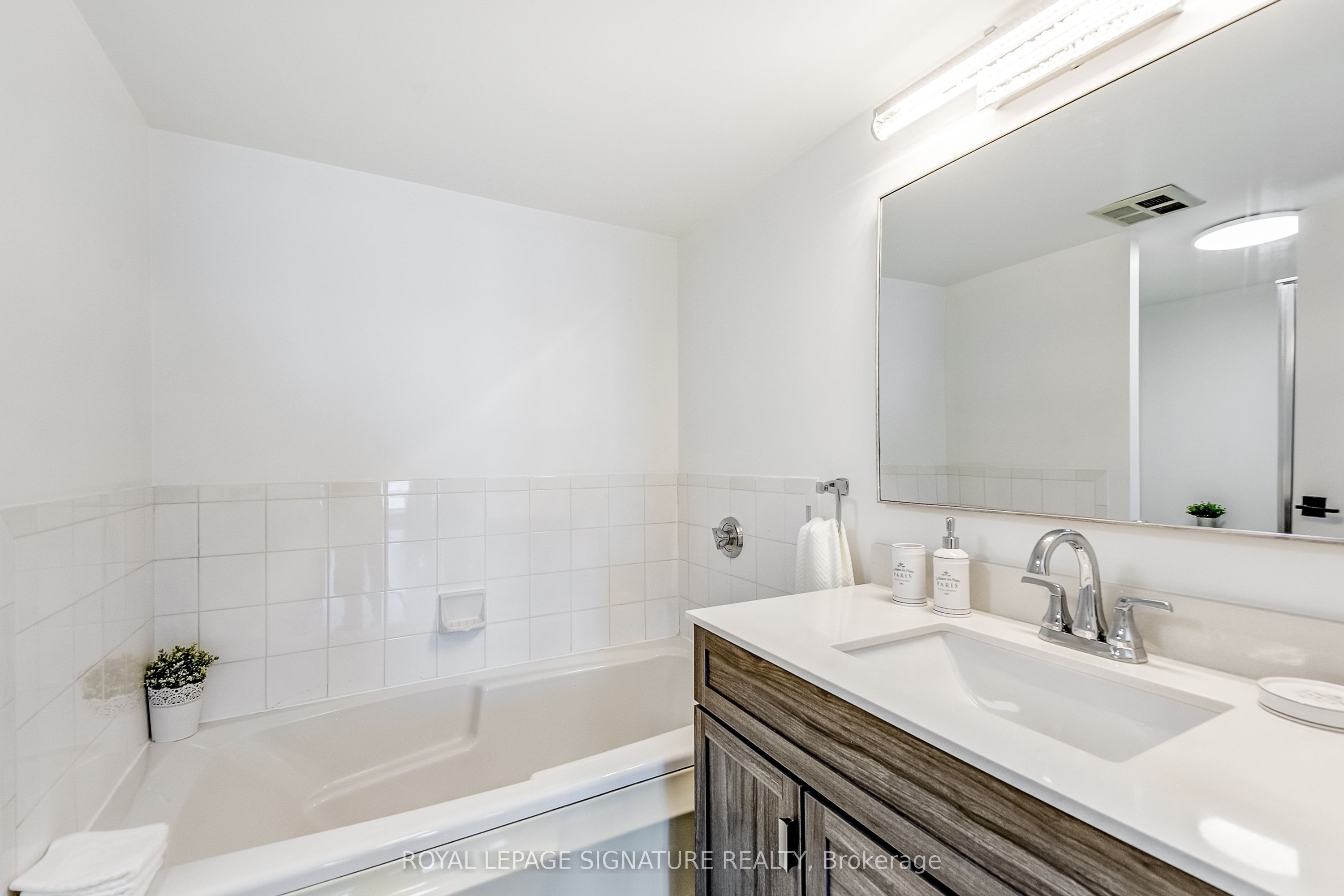 10 Yonge Street 3111 Property Photo 18