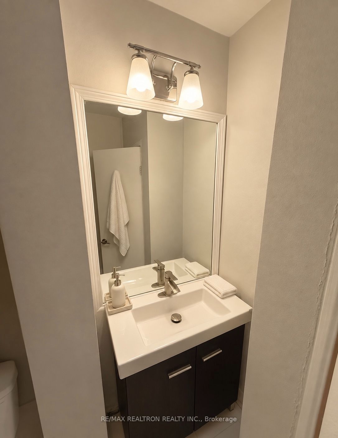 2 Ridelle Avenue 106 Property Photo 10