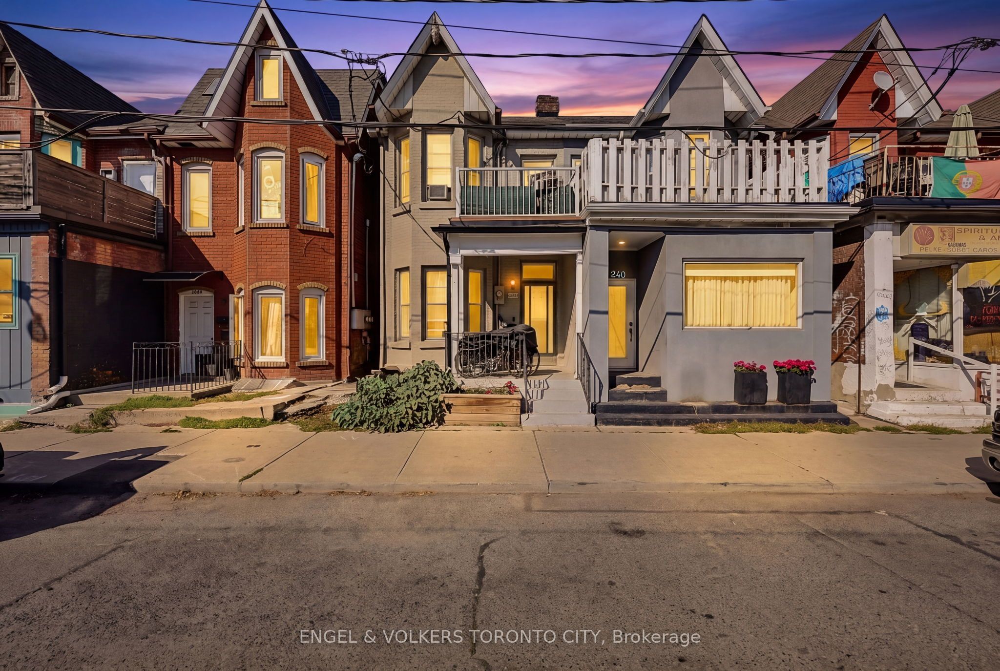 1242 College Street Property Photo 1