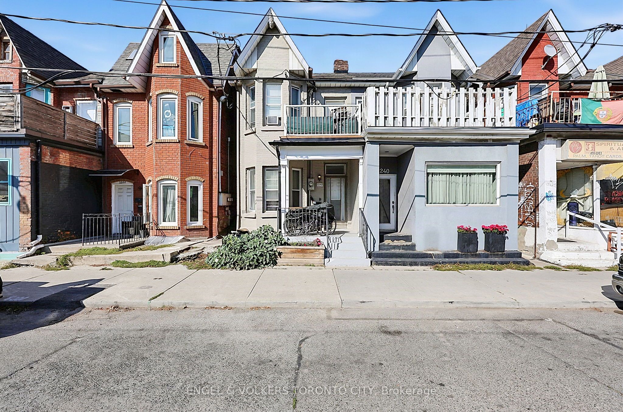 1242 College Street Property Photo 2