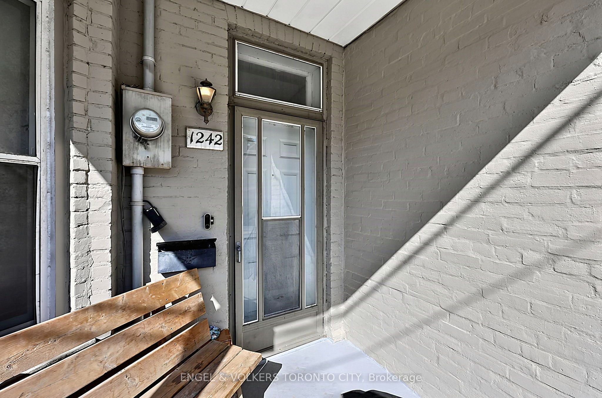 1242 College Street Property Photo 4