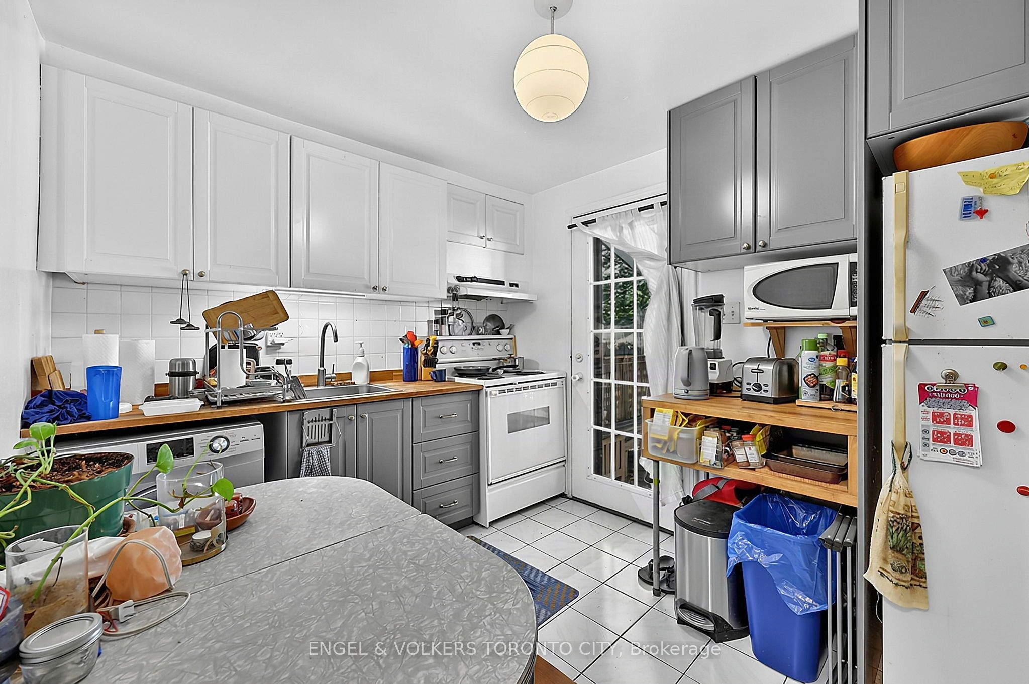 1242 College Street Property Photo 8