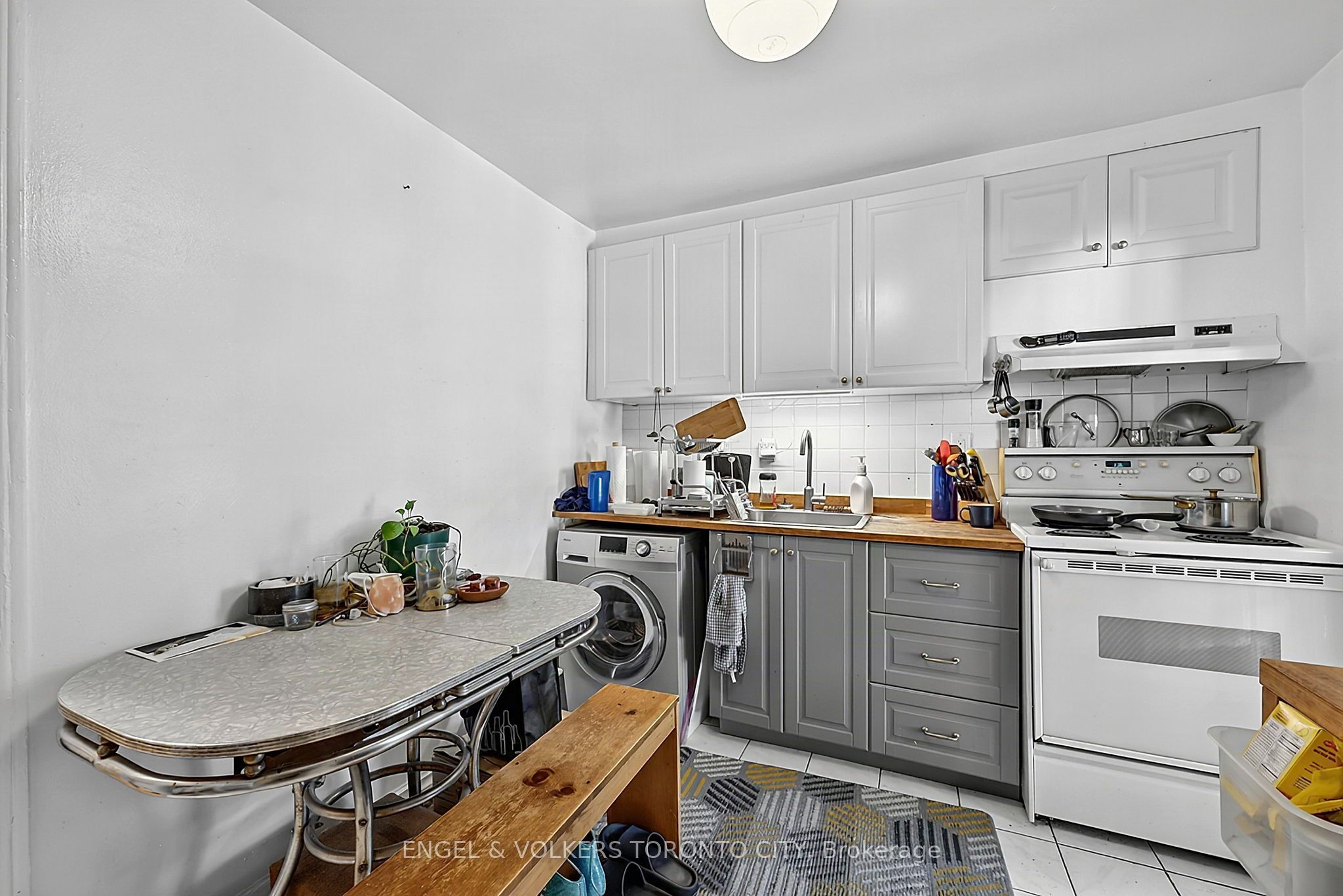 1242 College Street Property Photo 9