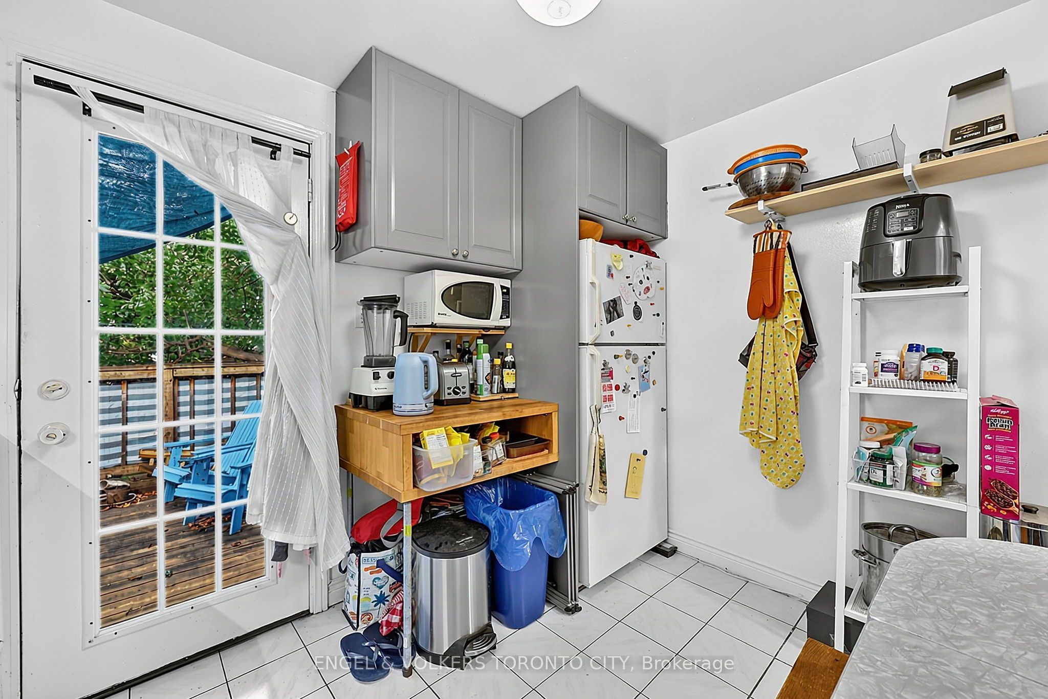 1242 College Street Property Photo 10