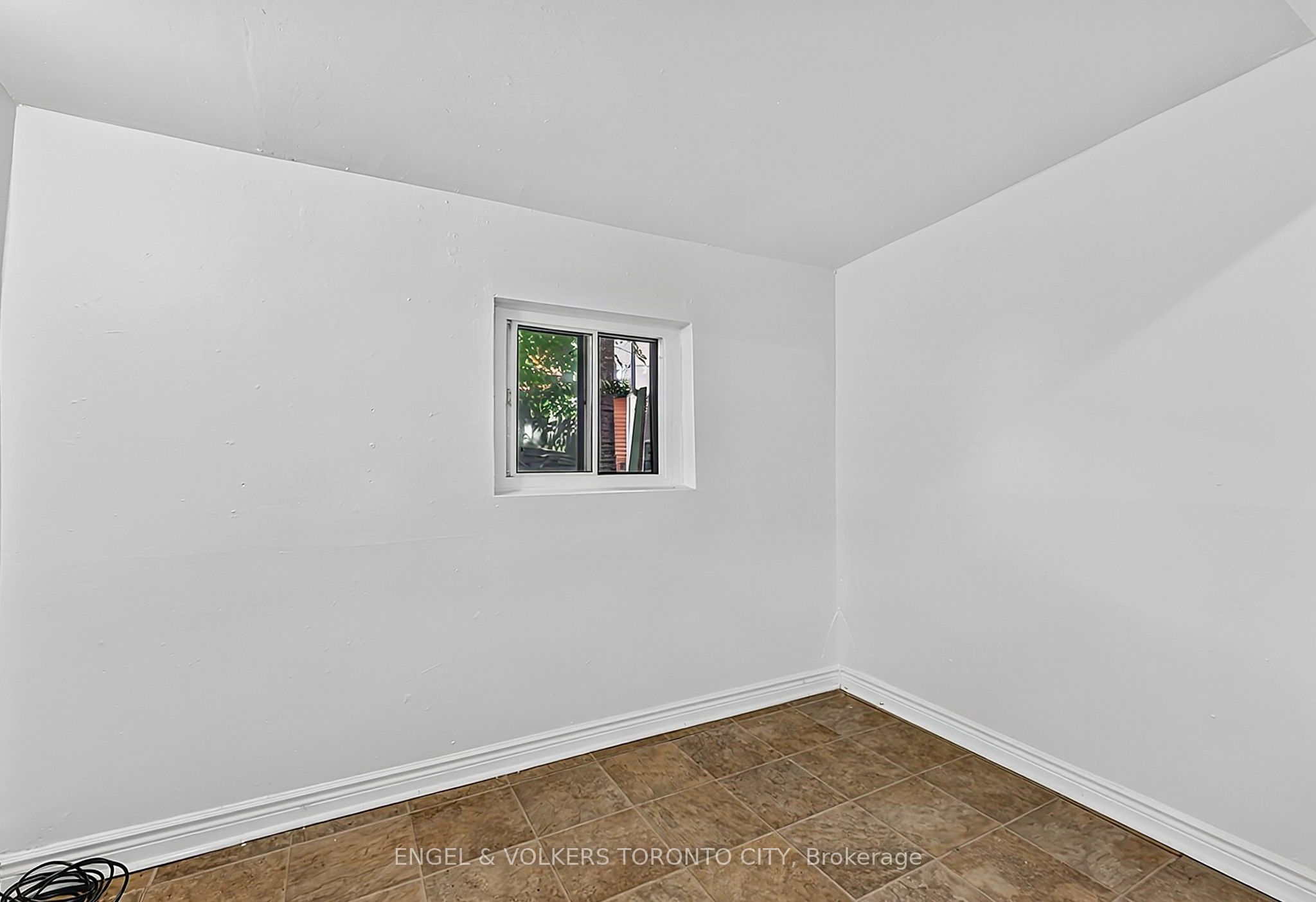 1242 College Street Property Photo 16
