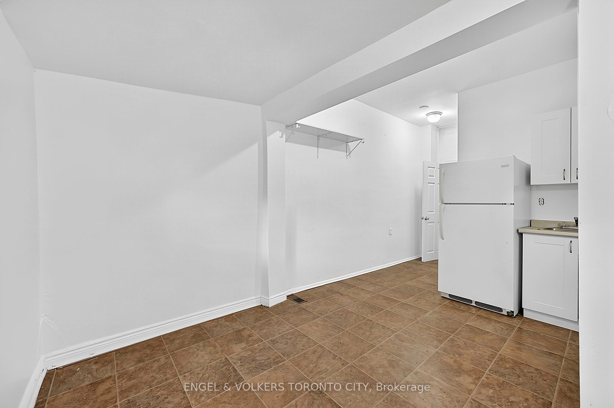 1242 College Street Property Photo 17