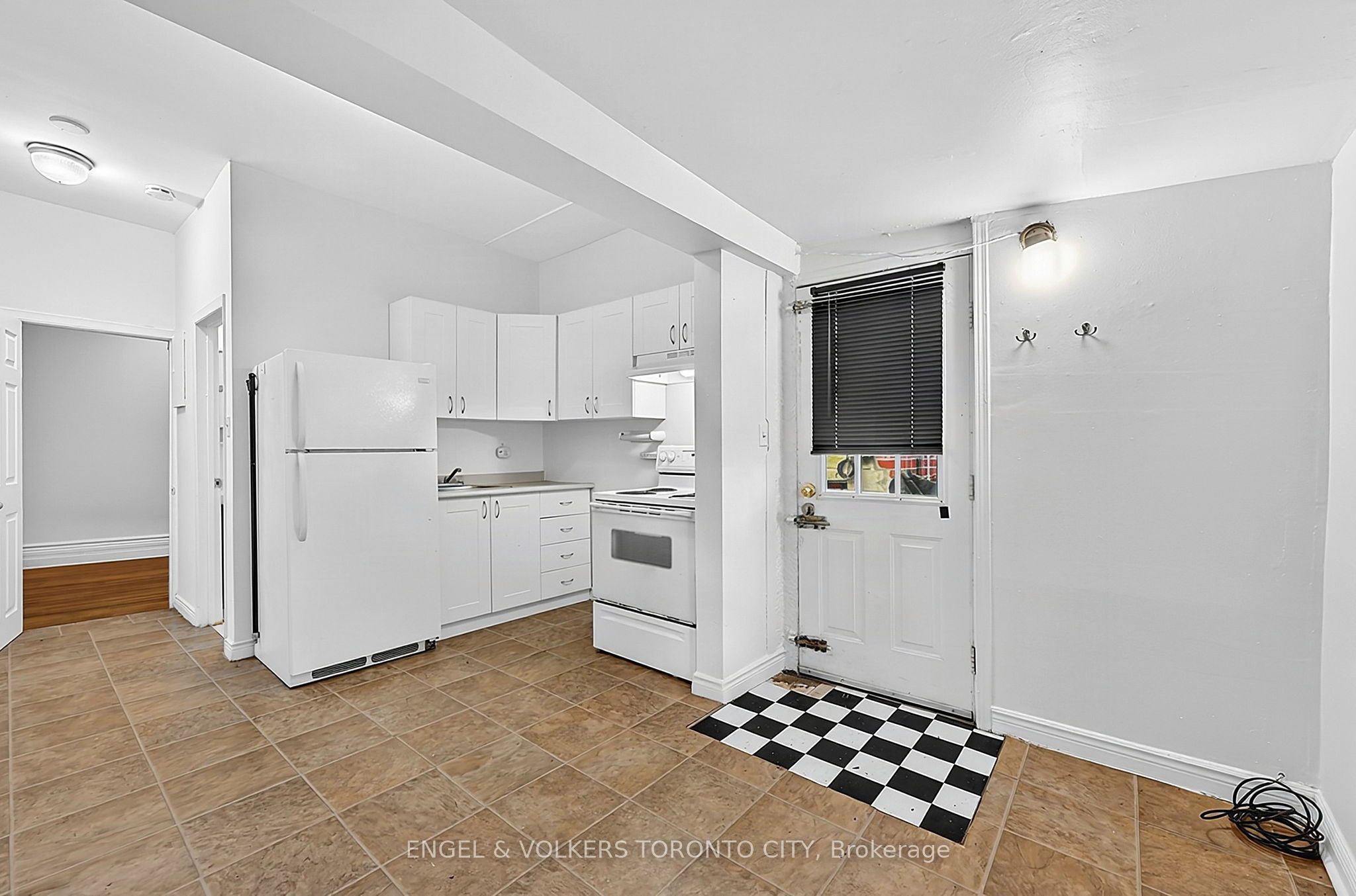 1242 College Street Property Photo 18