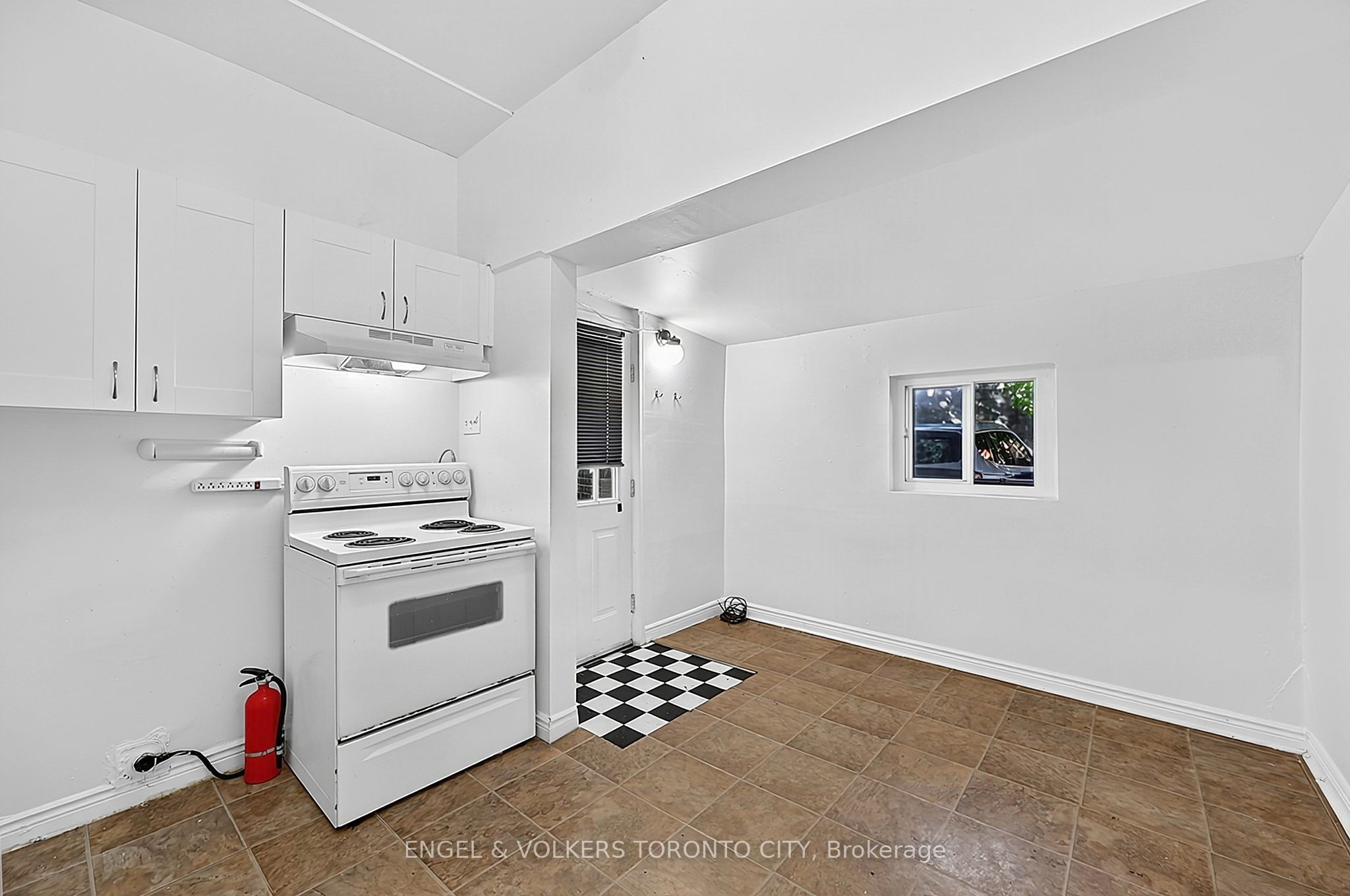 1242 College Street Property Photo 20