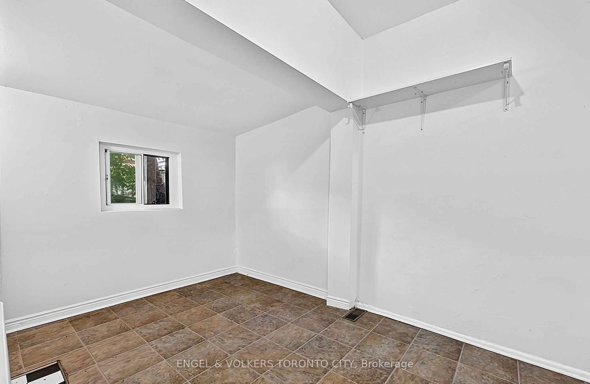 1242 College Street Property Photo 21