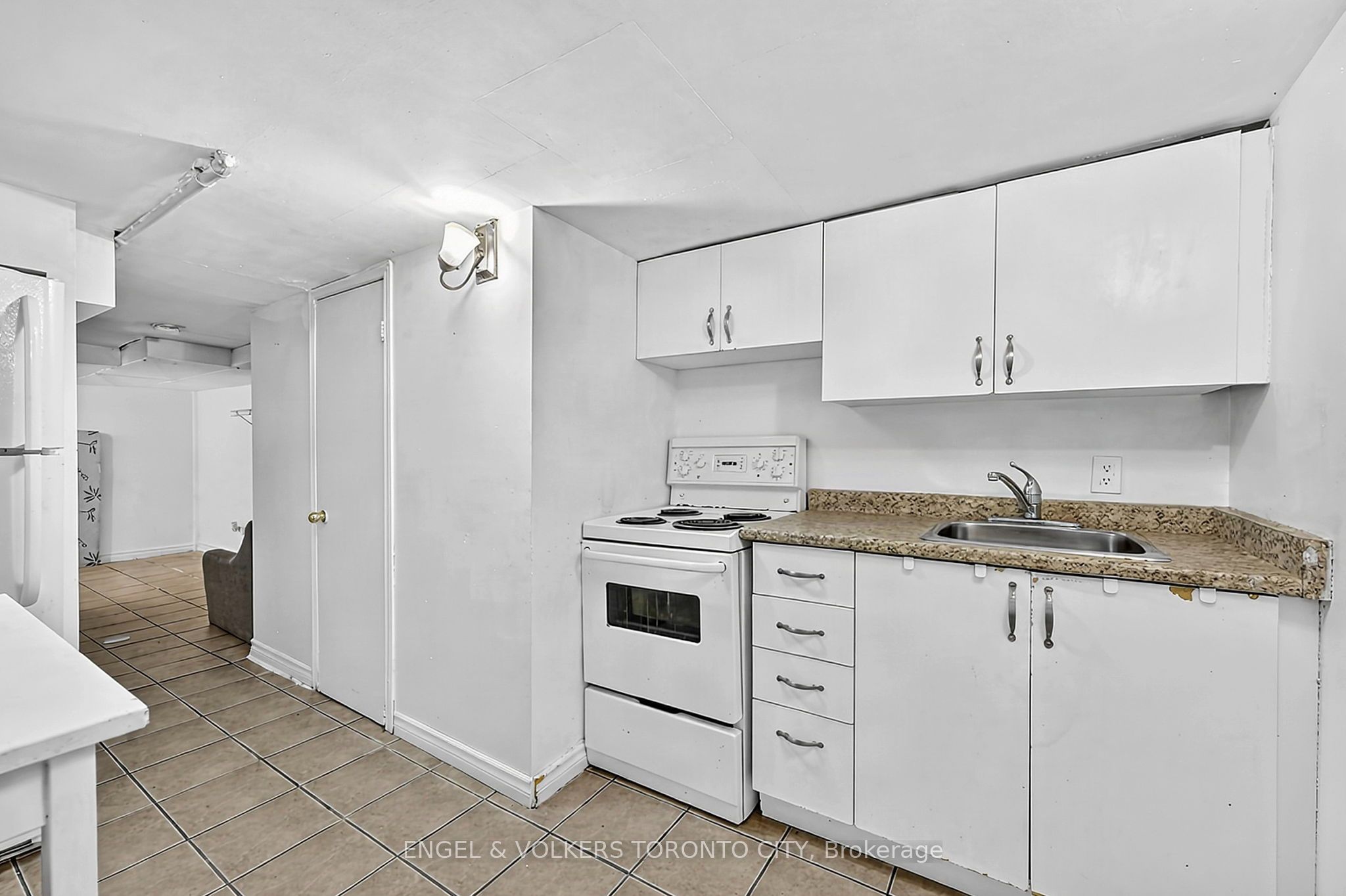 1242 College Street Property Photo 27