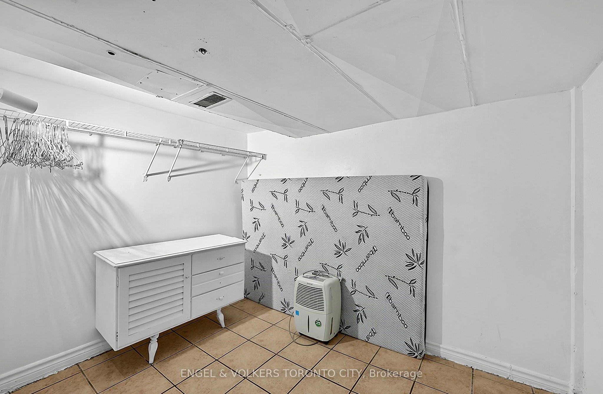 1242 College Street Property Photo 31