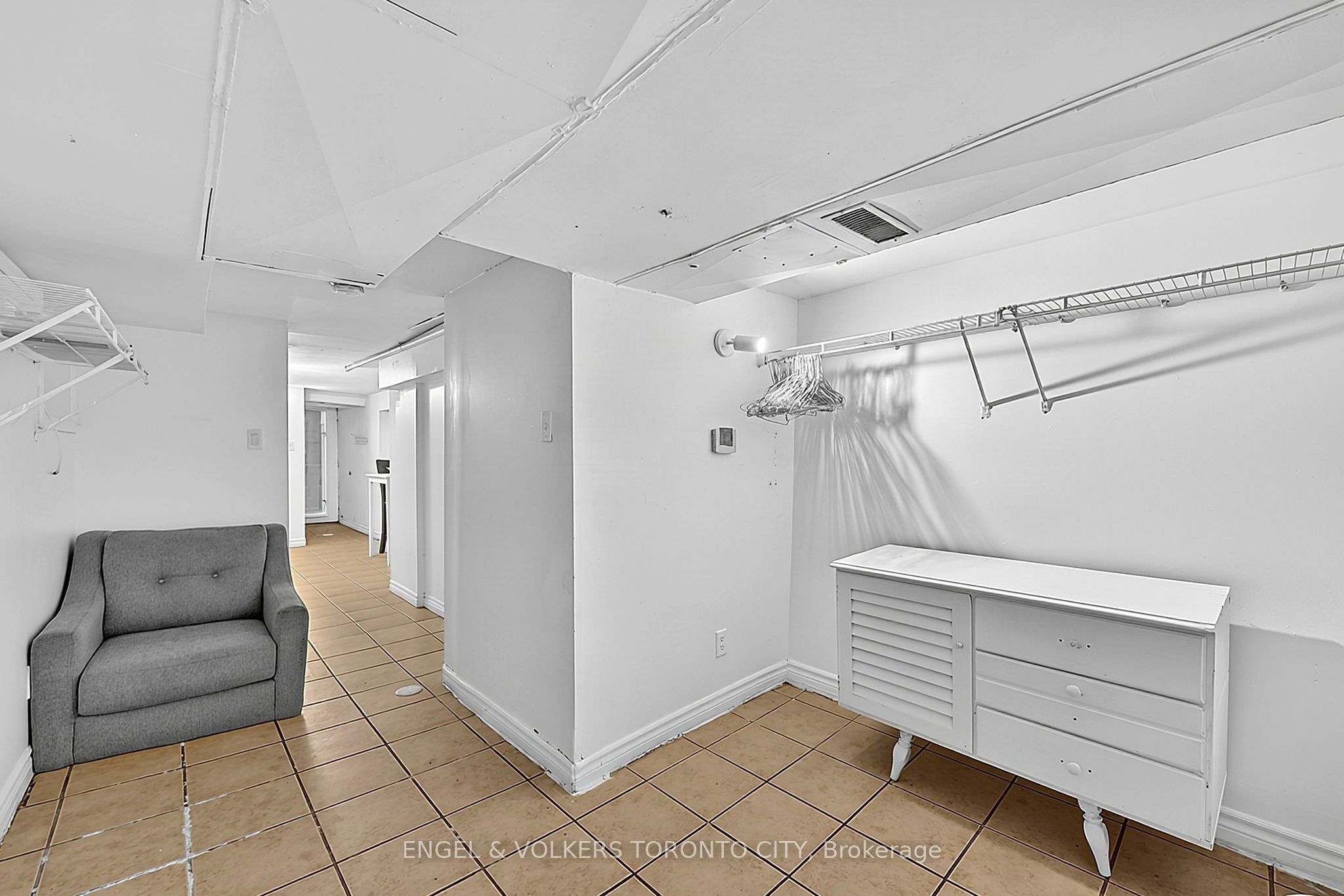 1242 College Street Property Photo 32