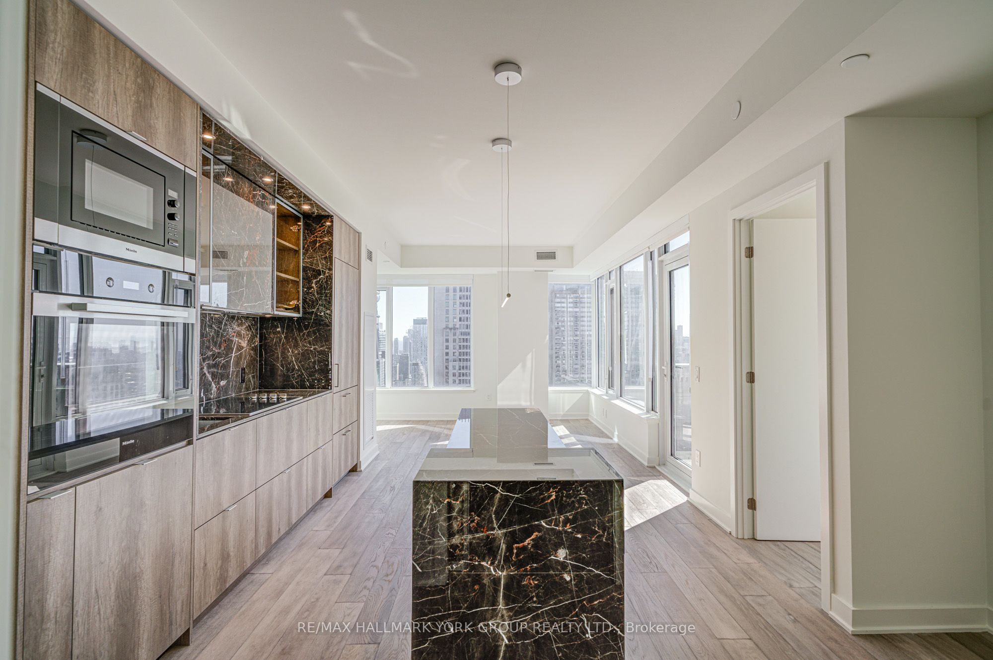 11 Yorkville Avenue 3609 Property Photo 11