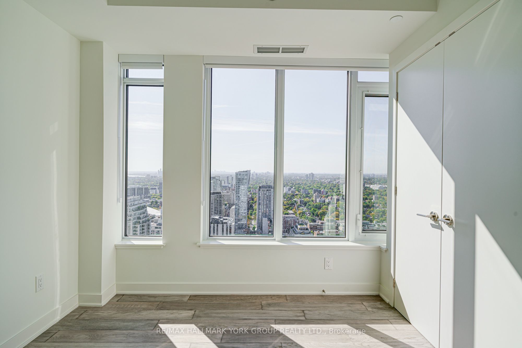 11 Yorkville Avenue 3609 Property Photo 17