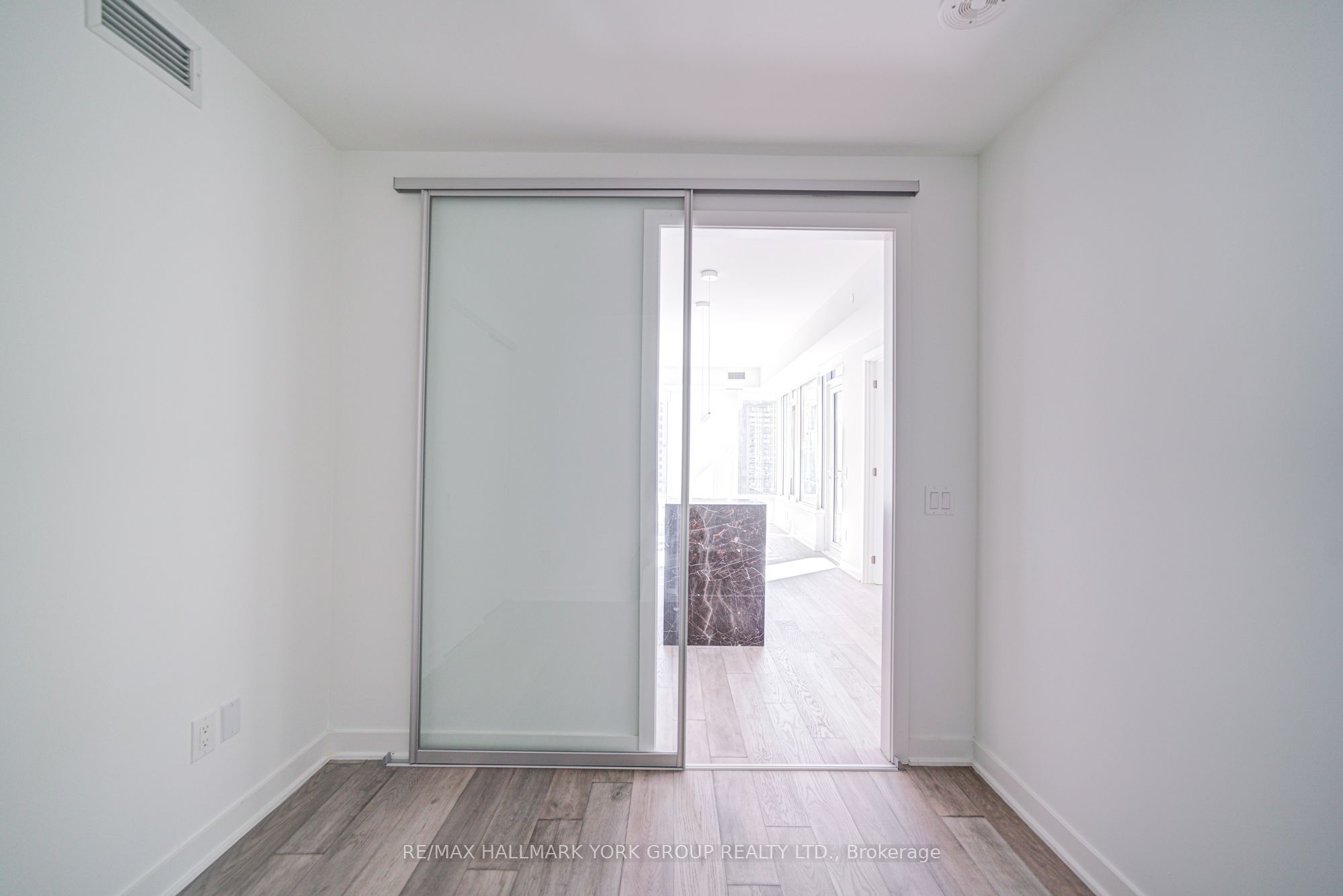 11 Yorkville Avenue 3609 Property Photo 23