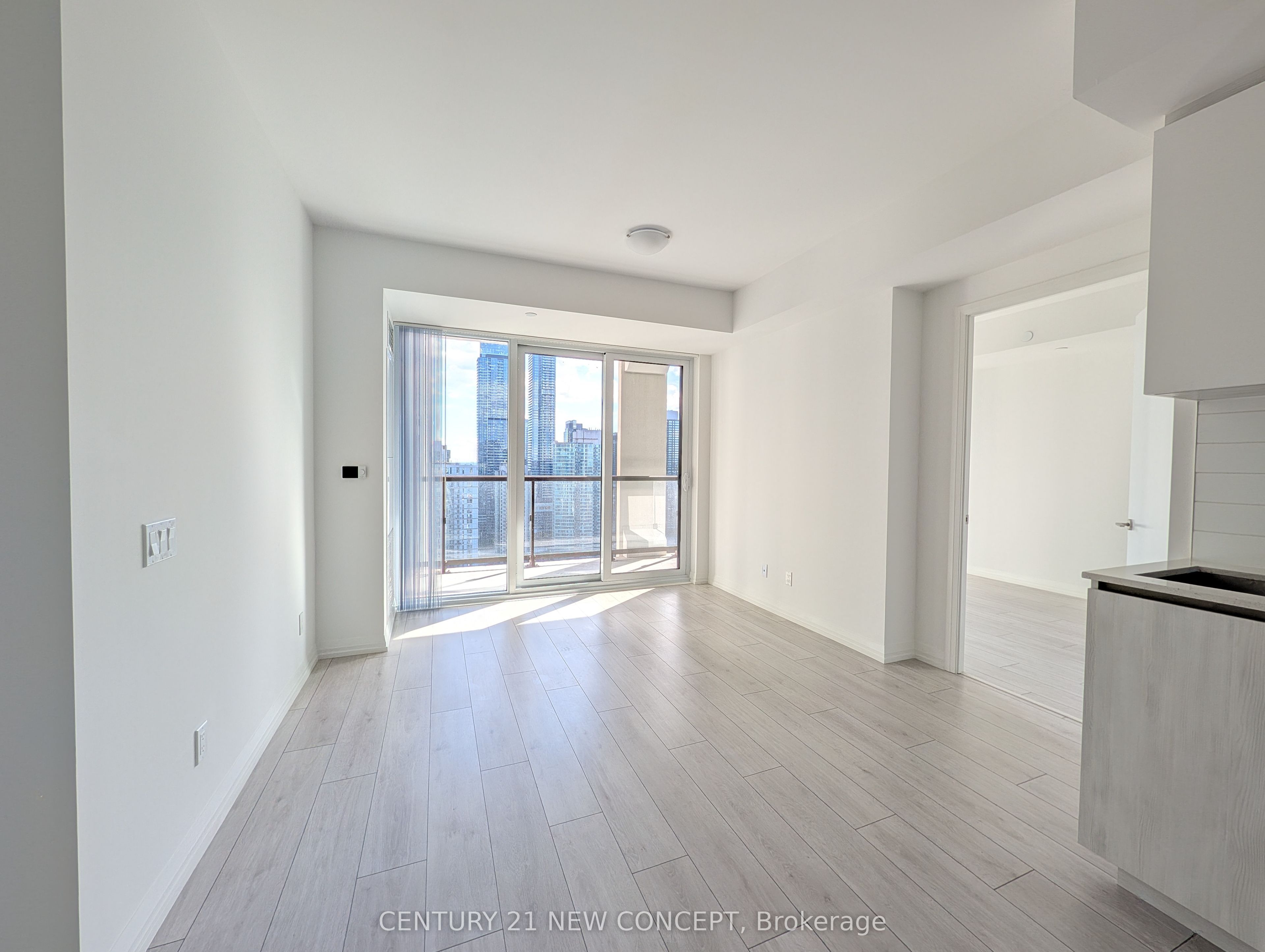 400 King Street W 2817 Property Photo 2