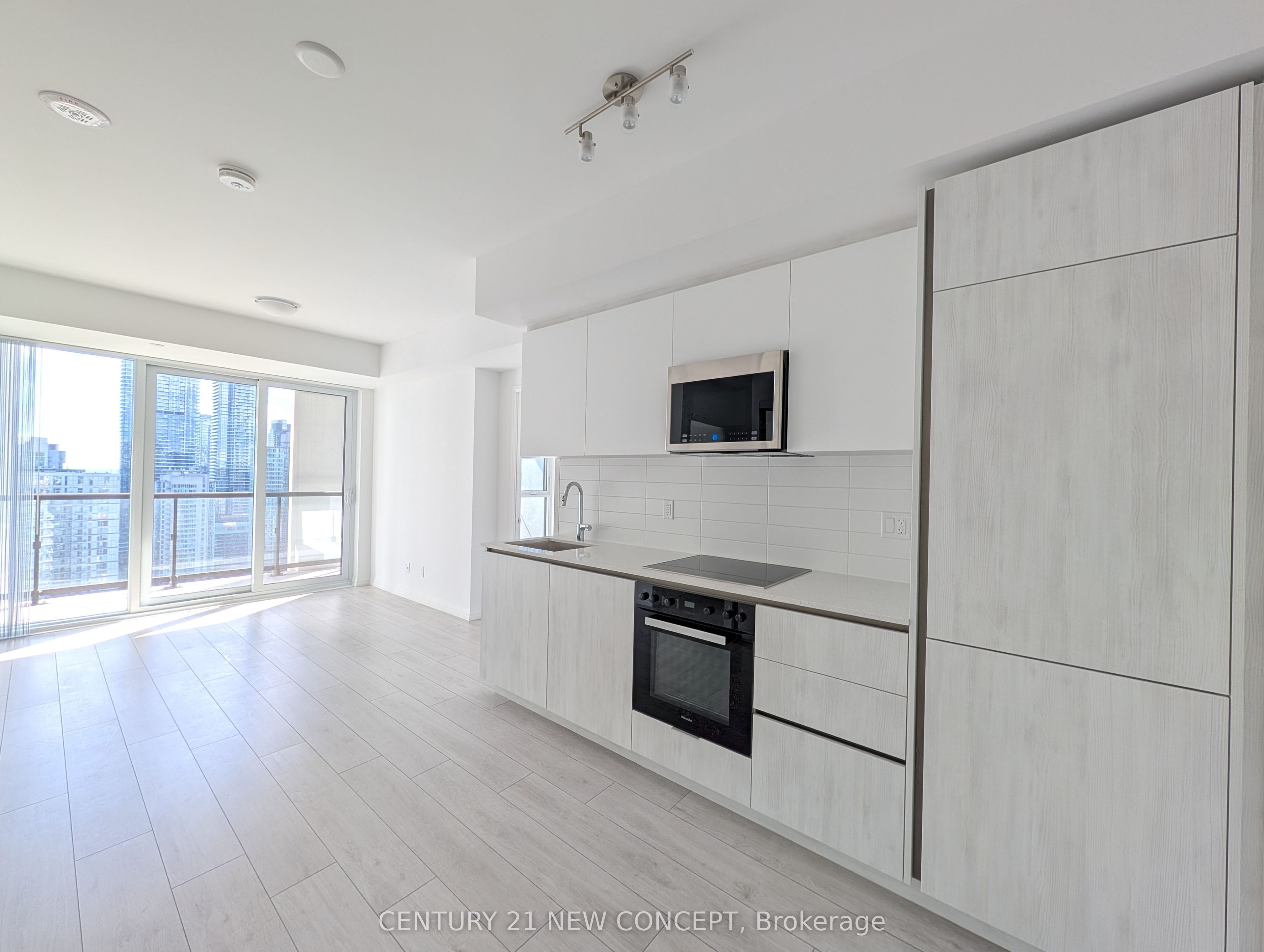400 King Street W 2817 Property Photo 4