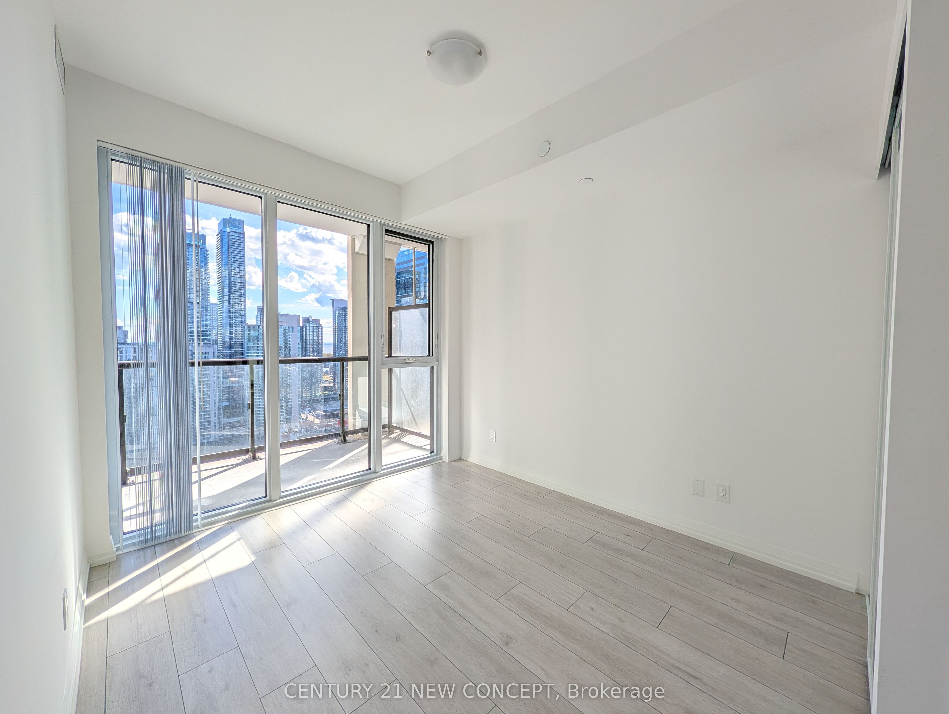 400 King Street W 2817 Property Photo 6