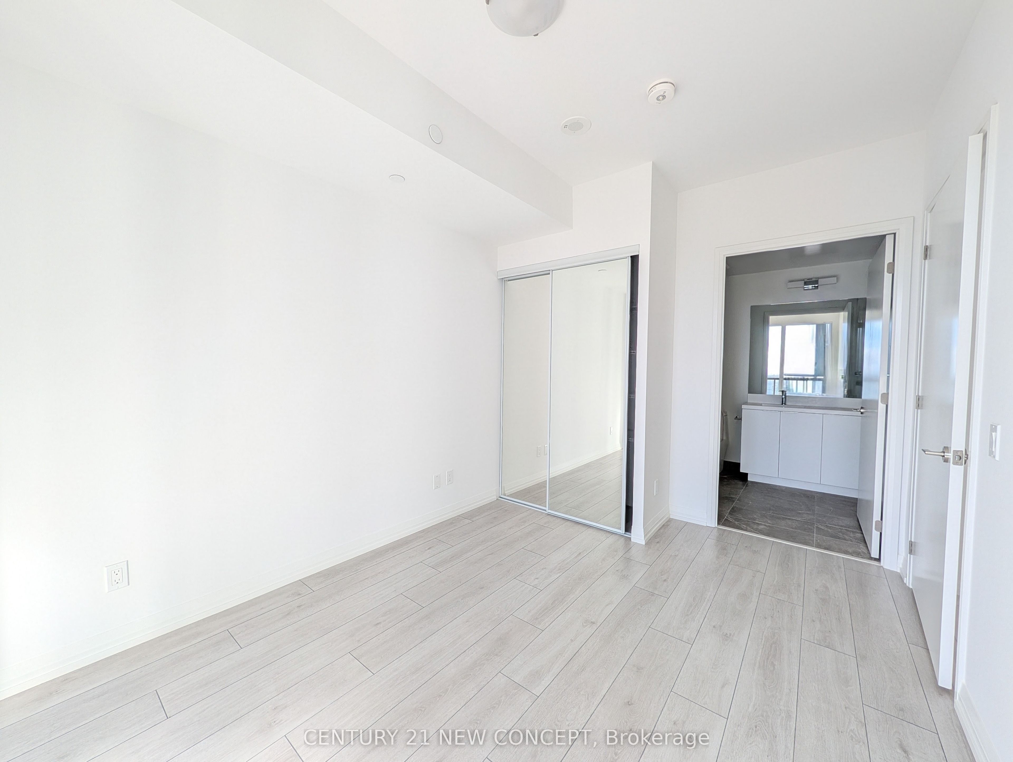 400 King Street W 2817 Property Photo 7
