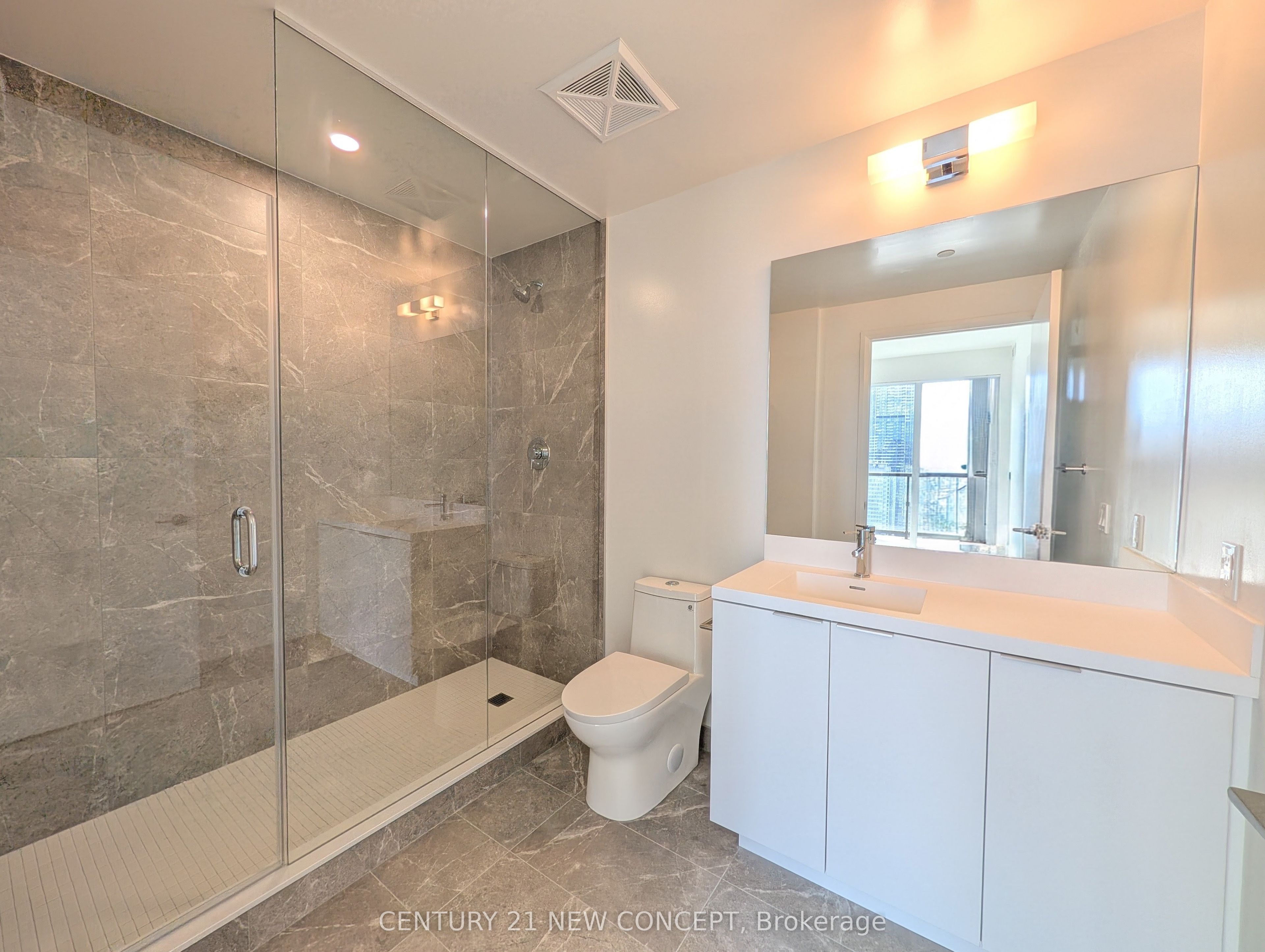 400 King Street W 2817 Property Photo 8