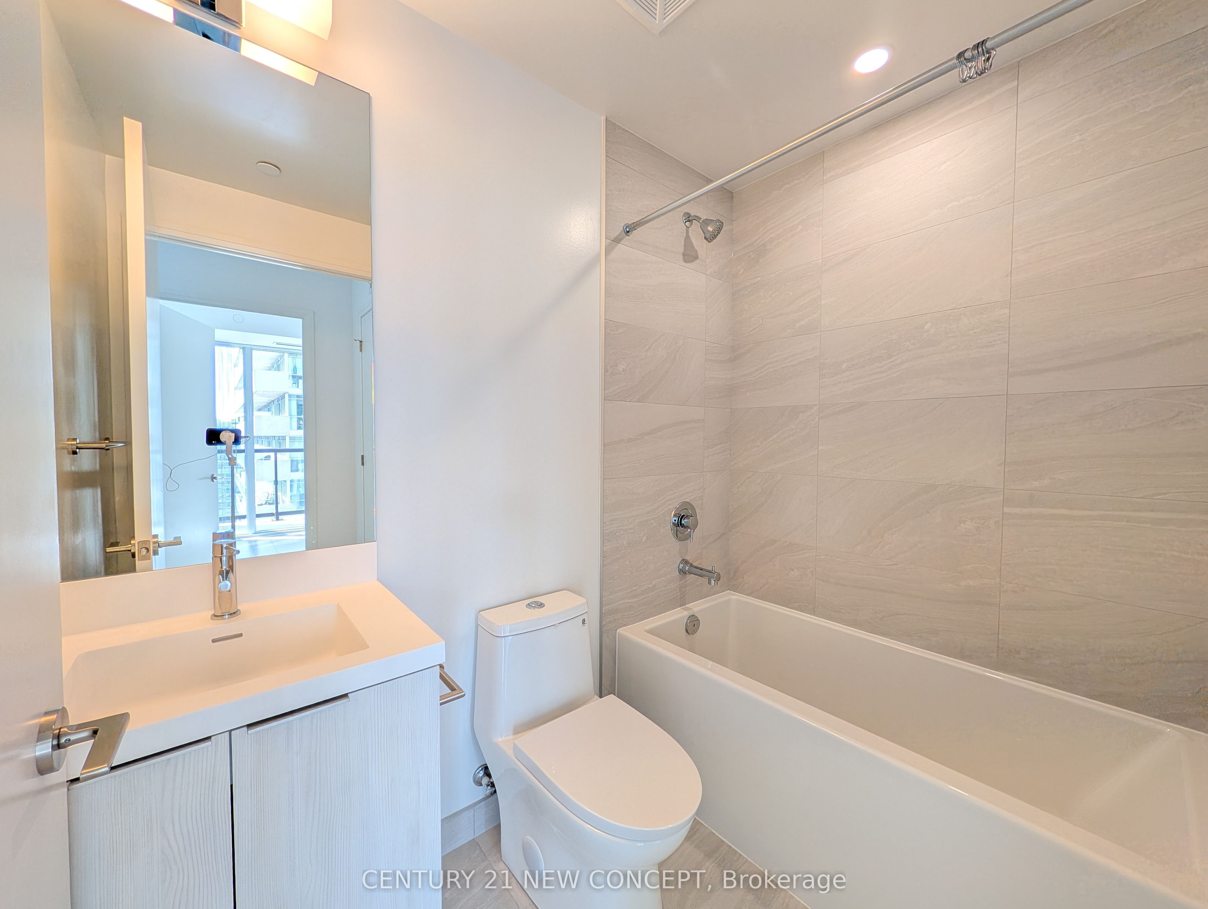 400 King Street W 2817 Property Photo 12