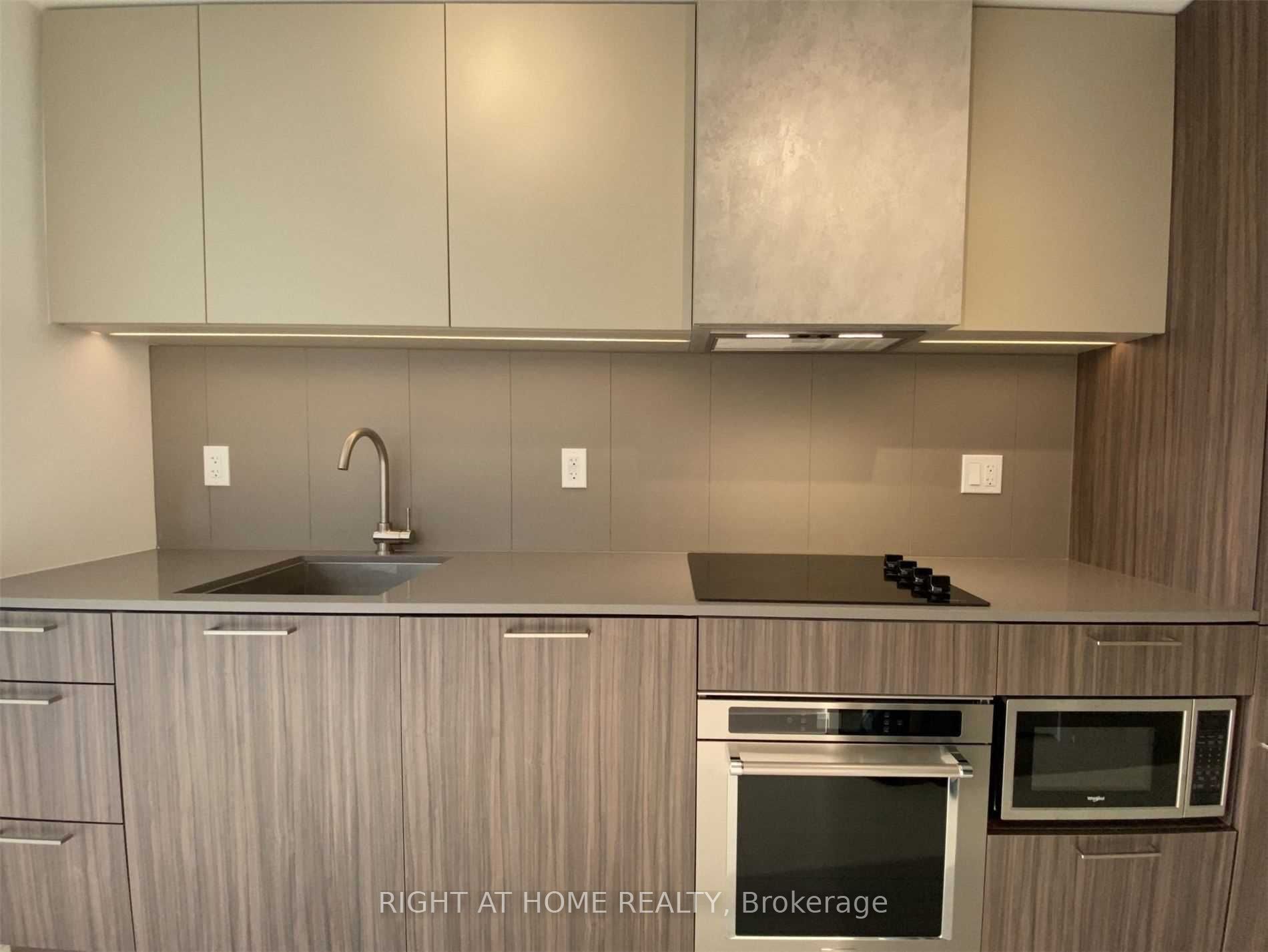 19 Western Battery Road 1207 Property Photo 3