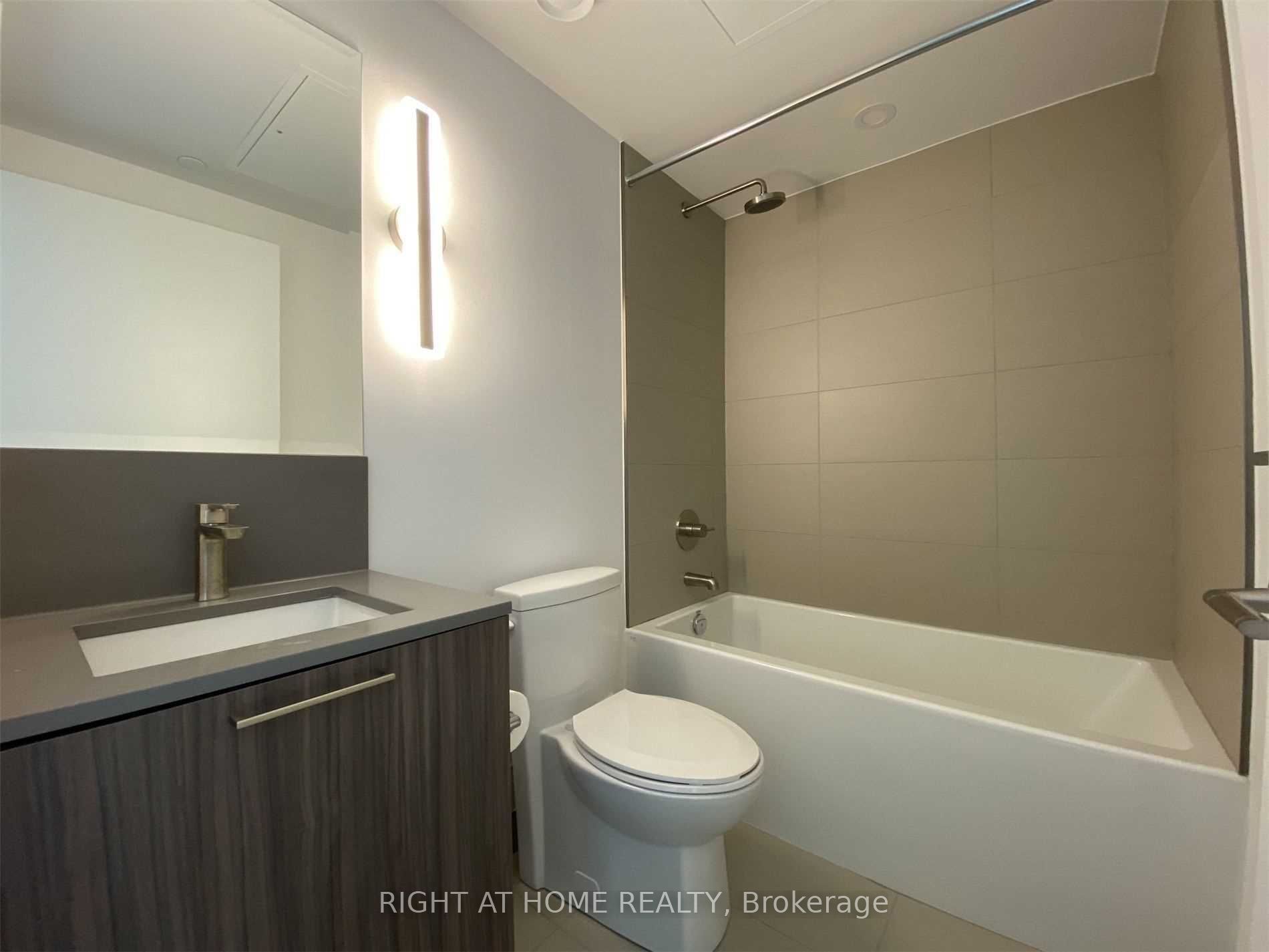 19 Western Battery Road 1207 Property Photo 6