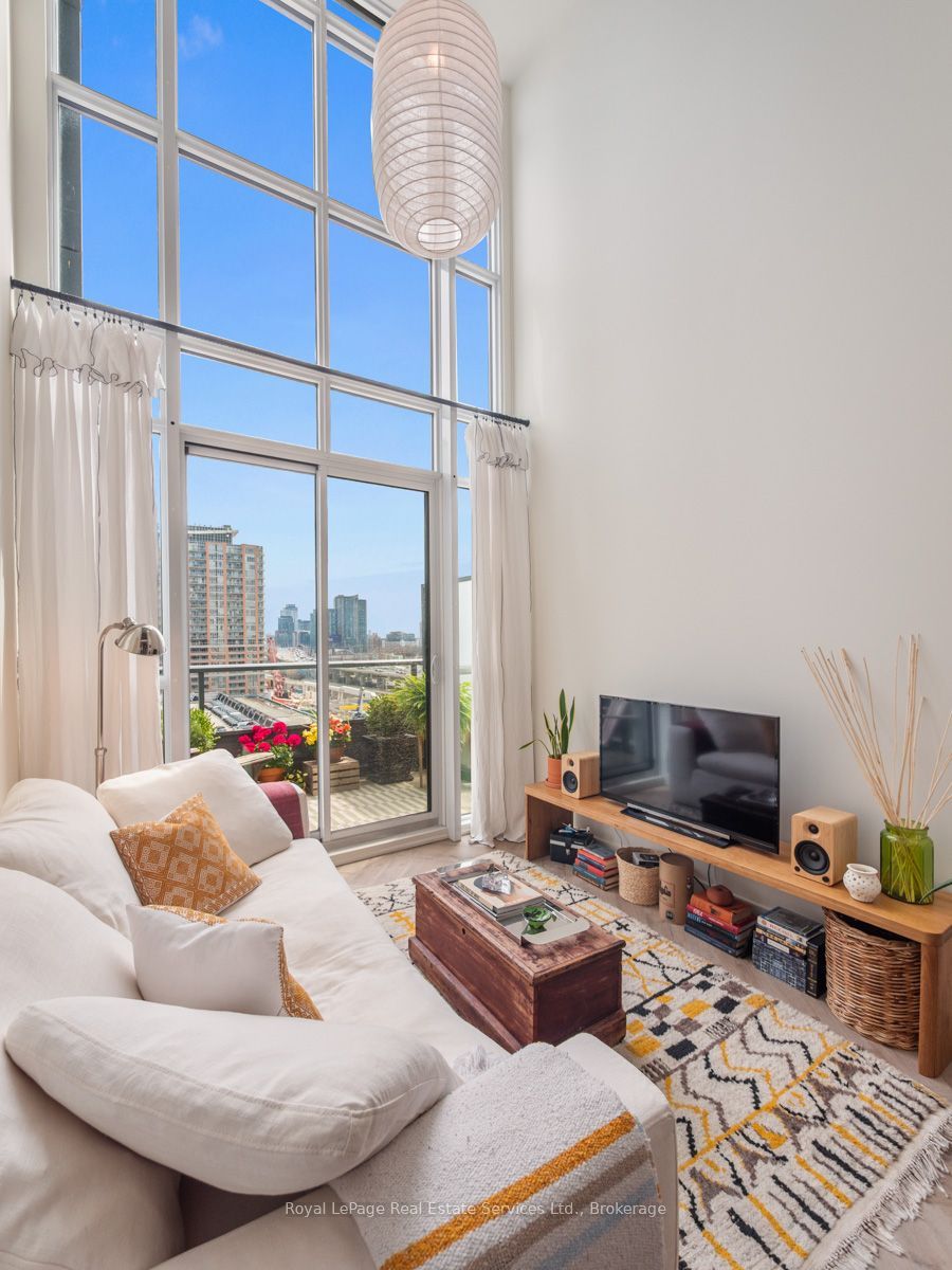 5 Hanna Avenue 729 Property Photo 6
