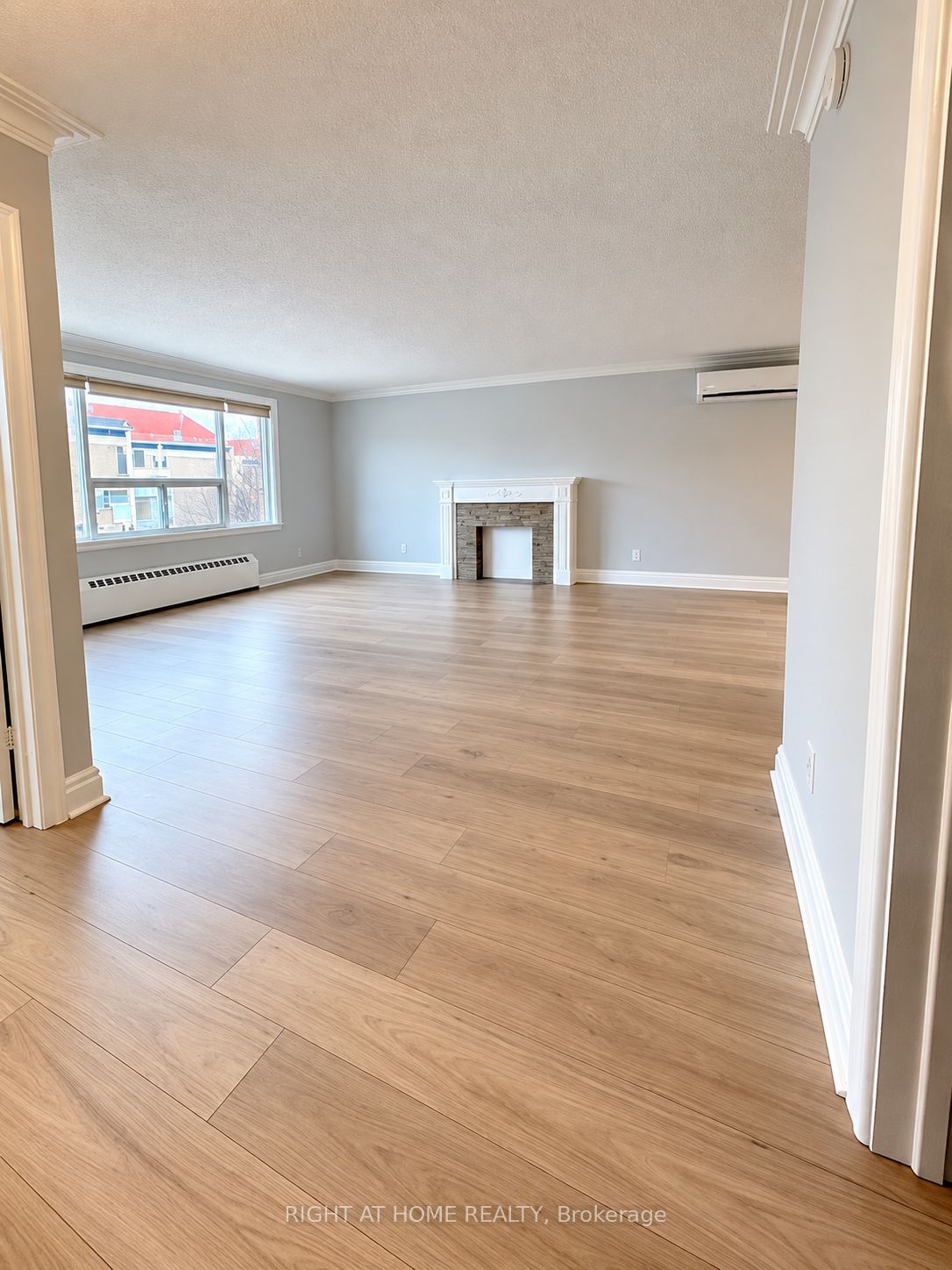 576 Davenport Road 2nd Floor Property Photo 2