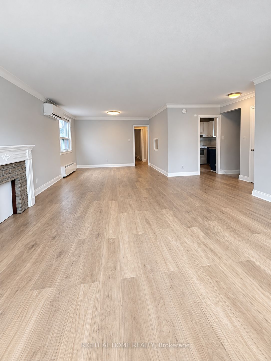 576 Davenport Road 2nd Floor Property Photo 3