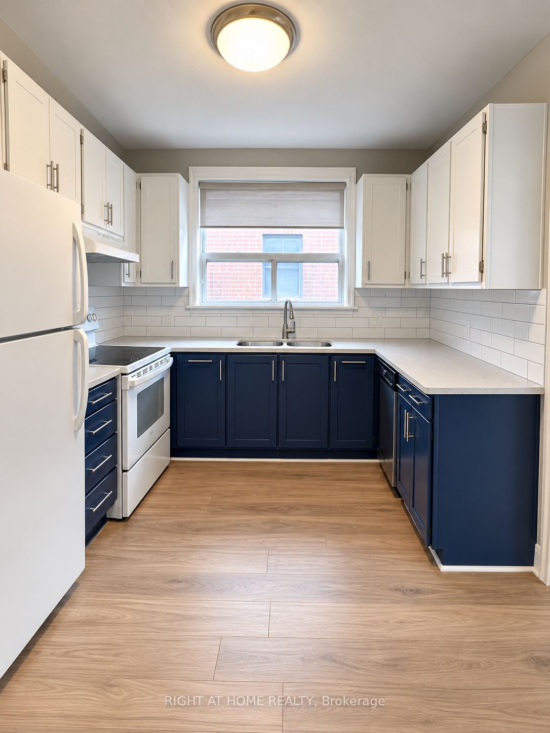 576 Davenport Road 2nd Floor Property Photo 6