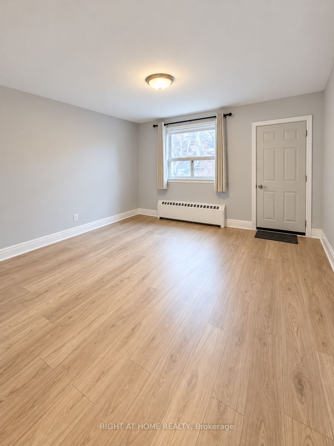 576 Davenport Road 2nd Floor Property Photo 7