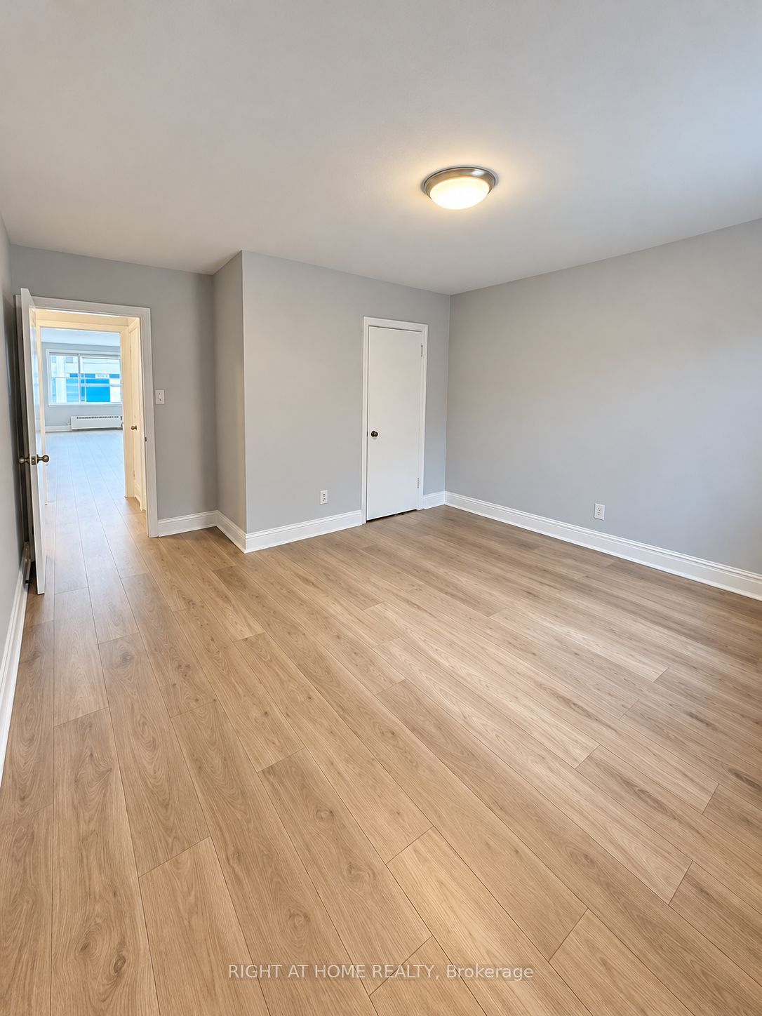 576 Davenport Road 2nd Floor Property Photo 8
