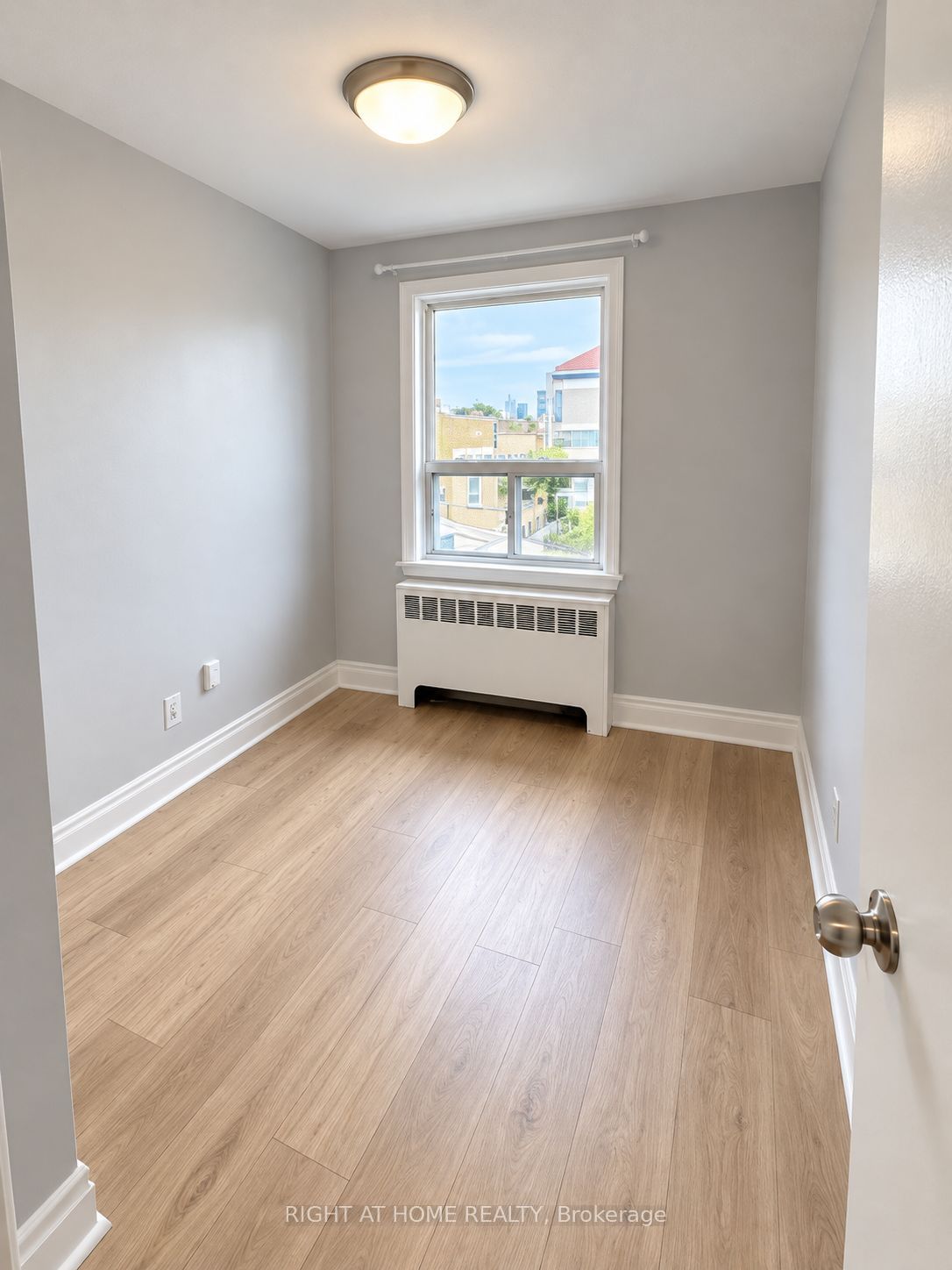 576 Davenport Road 2nd Floor Property Photo 12