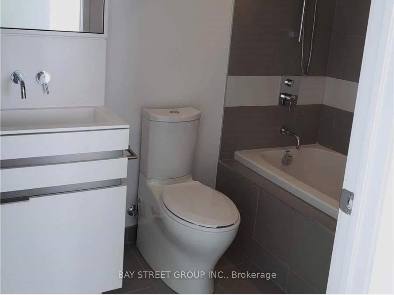 197 Yonge Street 4209 Property Photo 11